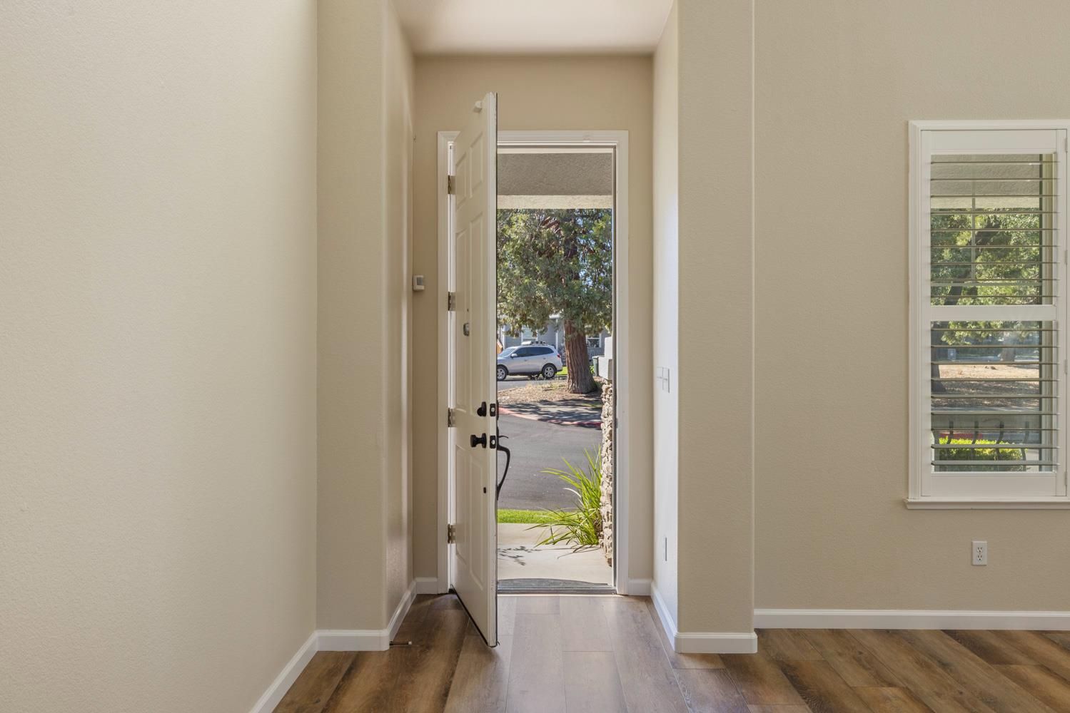 1584 Irvin Ct, Oakdale, CA 95361