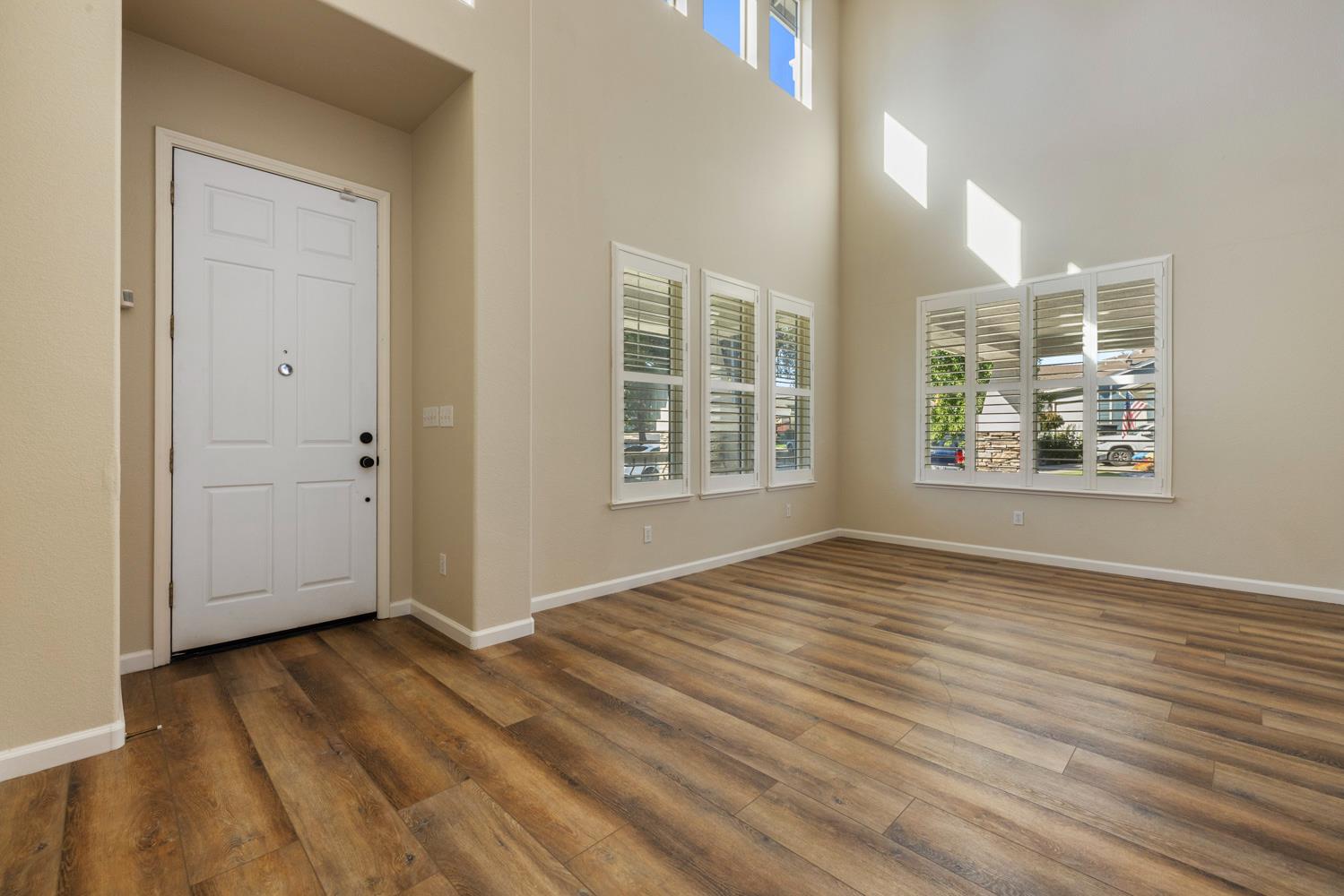 1584 Irvin Ct, Oakdale, CA 95361