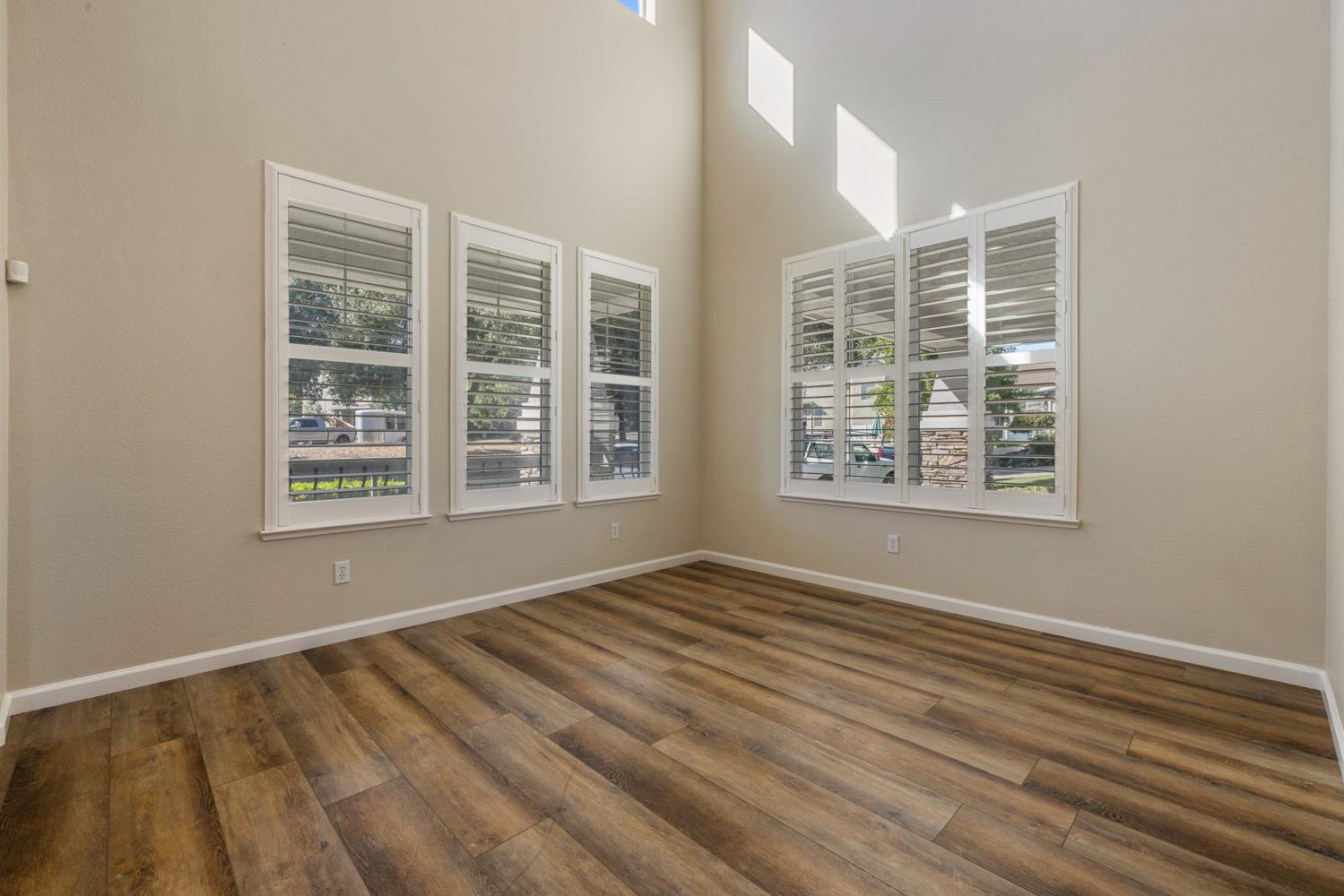 1584 Irvin Ct, Oakdale, CA 95361