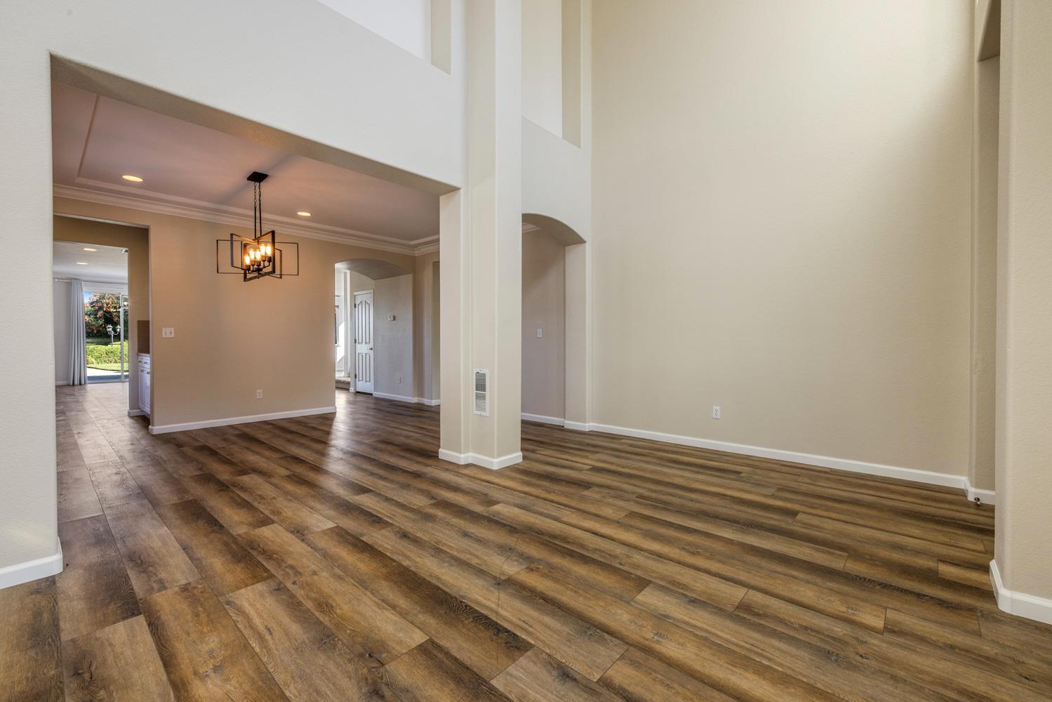 1584 Irvin Ct, Oakdale, CA 95361