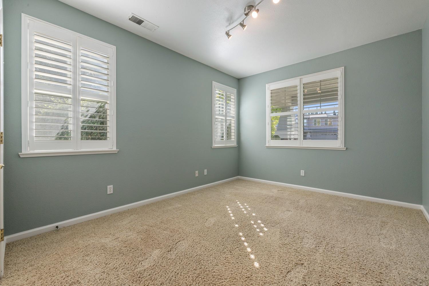 1584 Irvin Ct, Oakdale, CA 95361