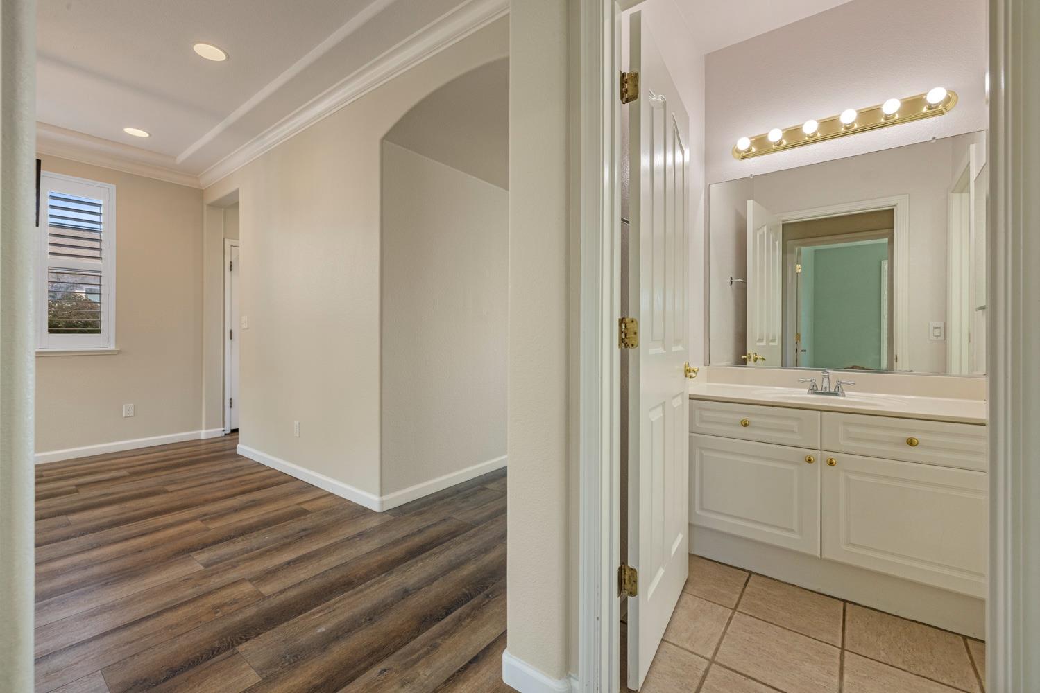 1584 Irvin Ct, Oakdale, CA 95361
