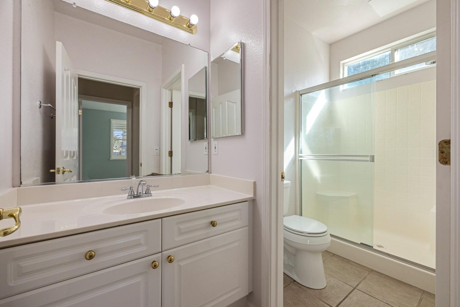 1584 Irvin Ct, Oakdale, CA 95361