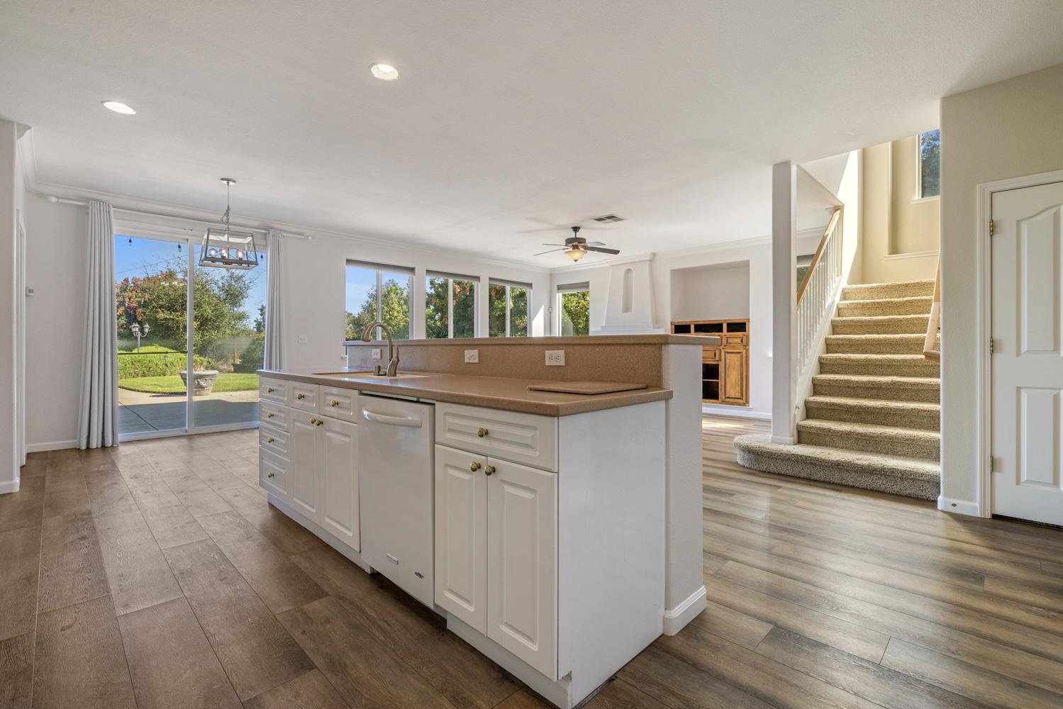 1584 Irvin Ct, Oakdale, CA 95361