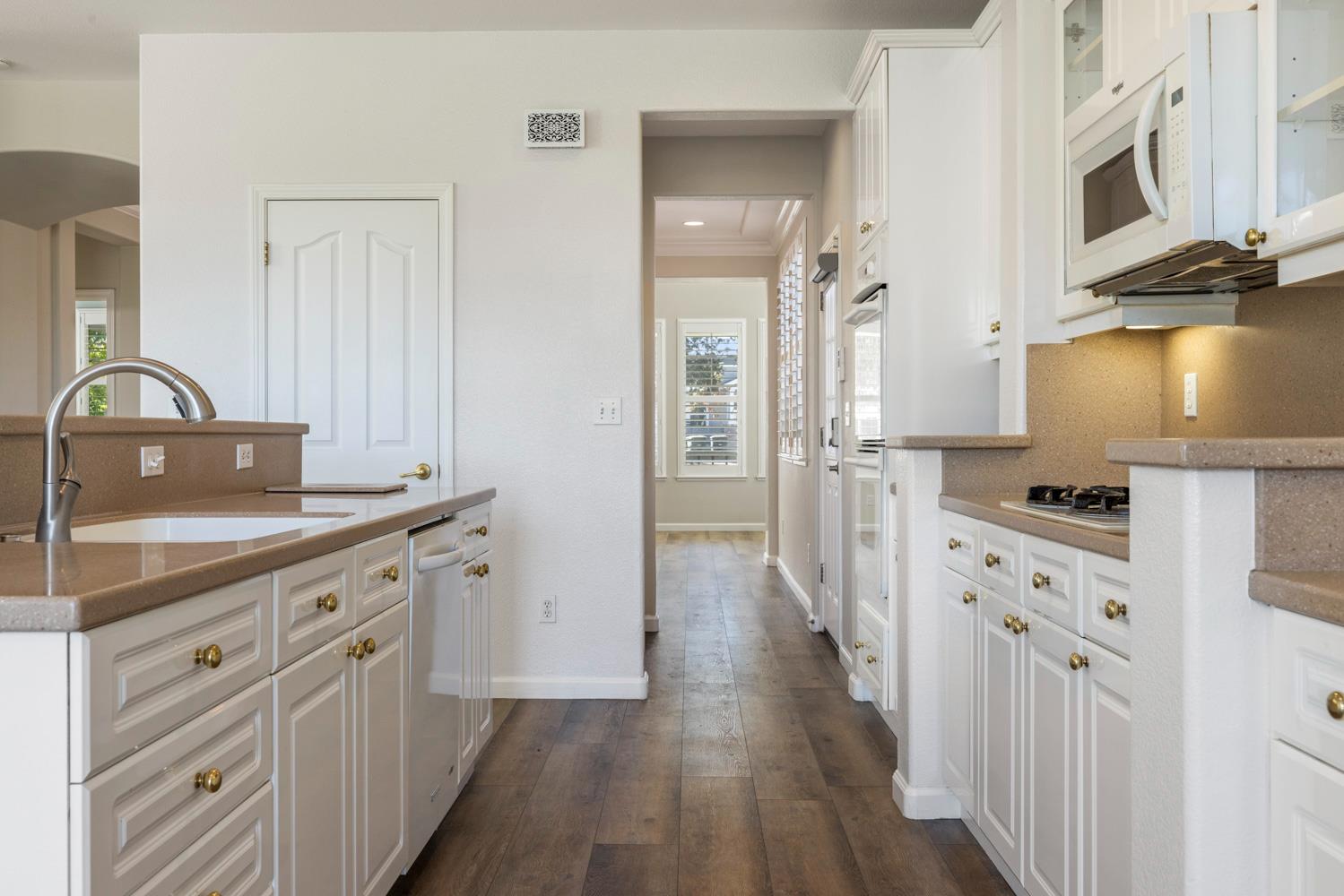 1584 Irvin Ct, Oakdale, CA 95361