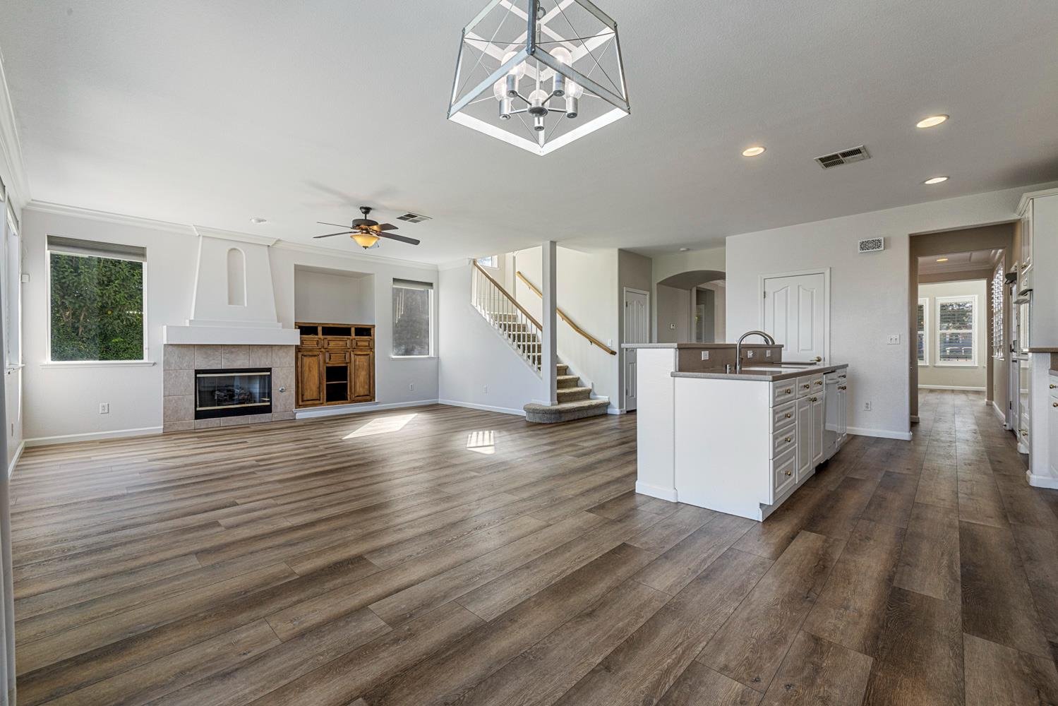 1584 Irvin Ct, Oakdale, CA 95361