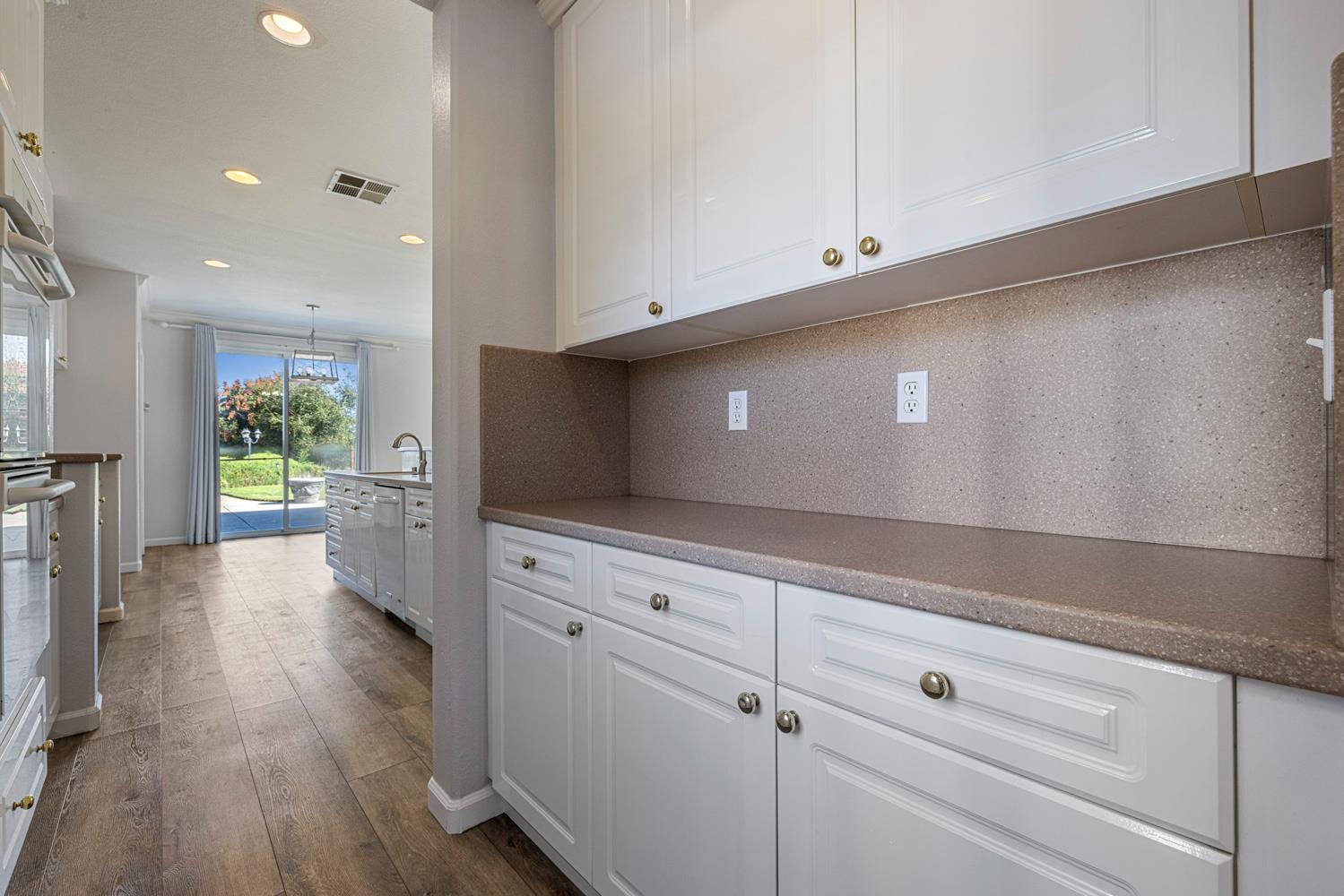1584 Irvin Ct, Oakdale, CA 95361