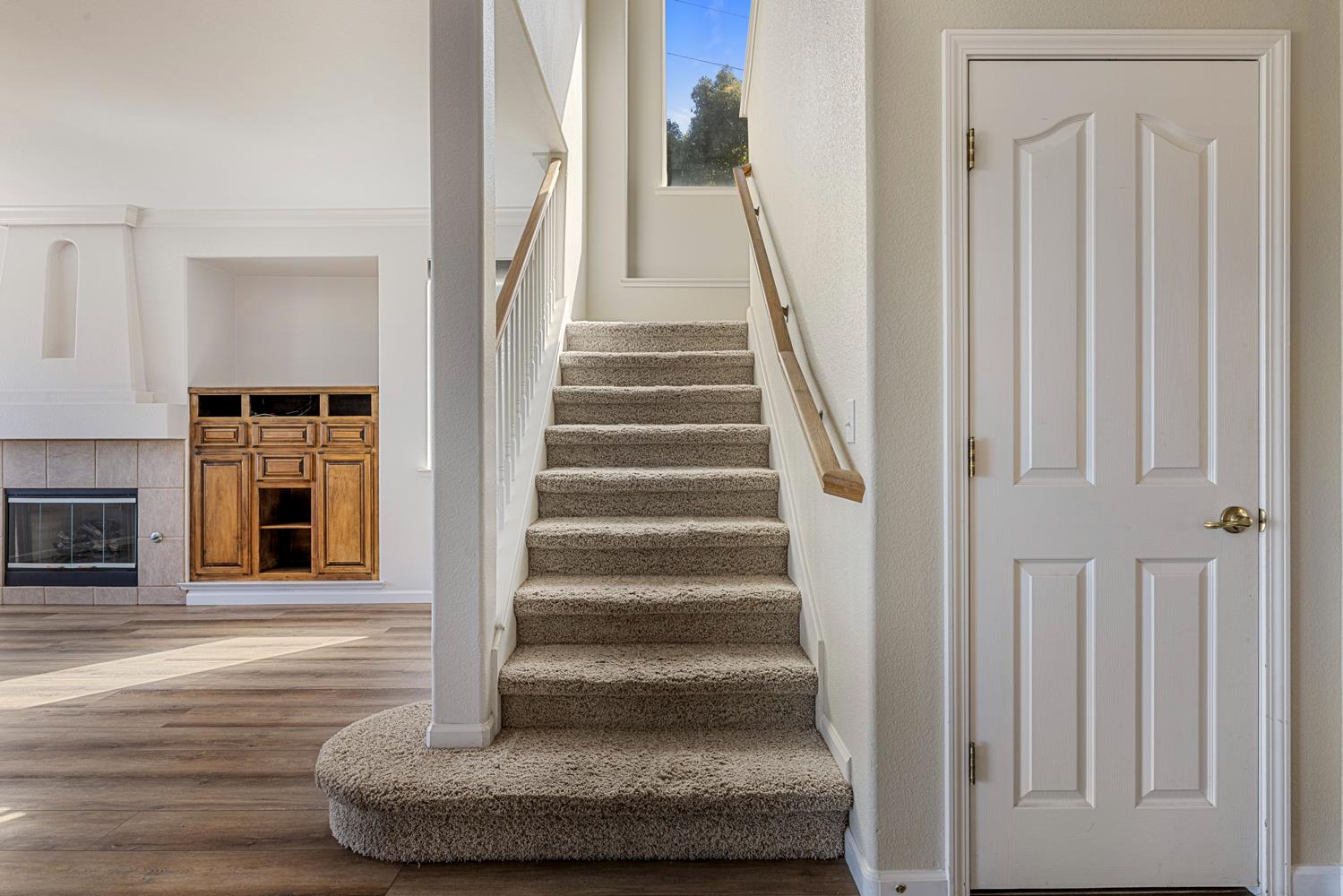 1584 Irvin Ct, Oakdale, CA 95361