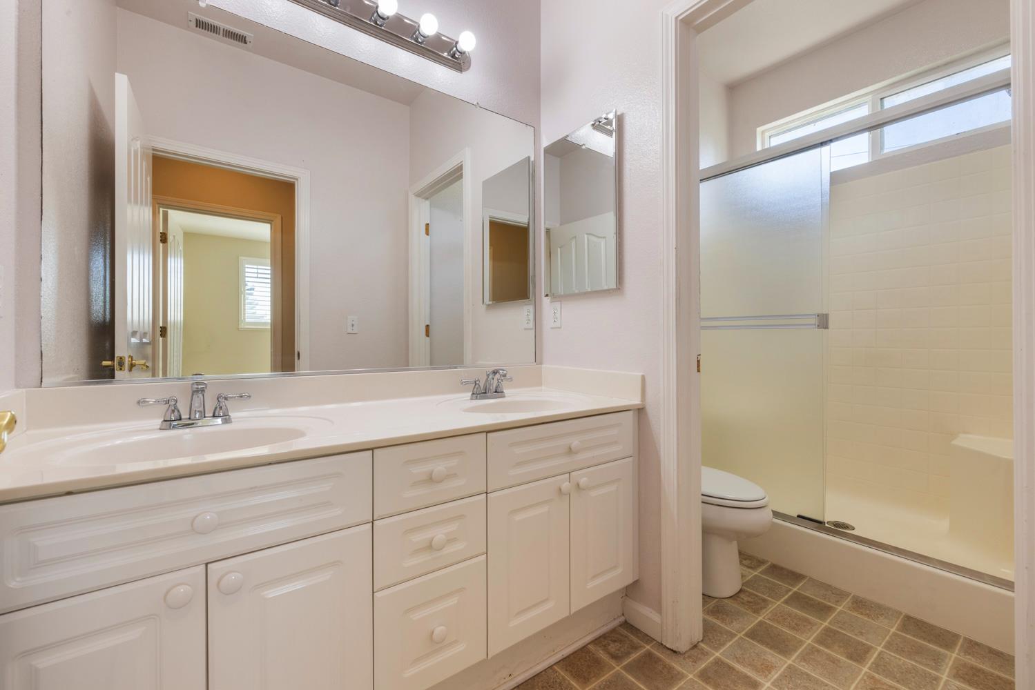 1584 Irvin Ct, Oakdale, CA 95361