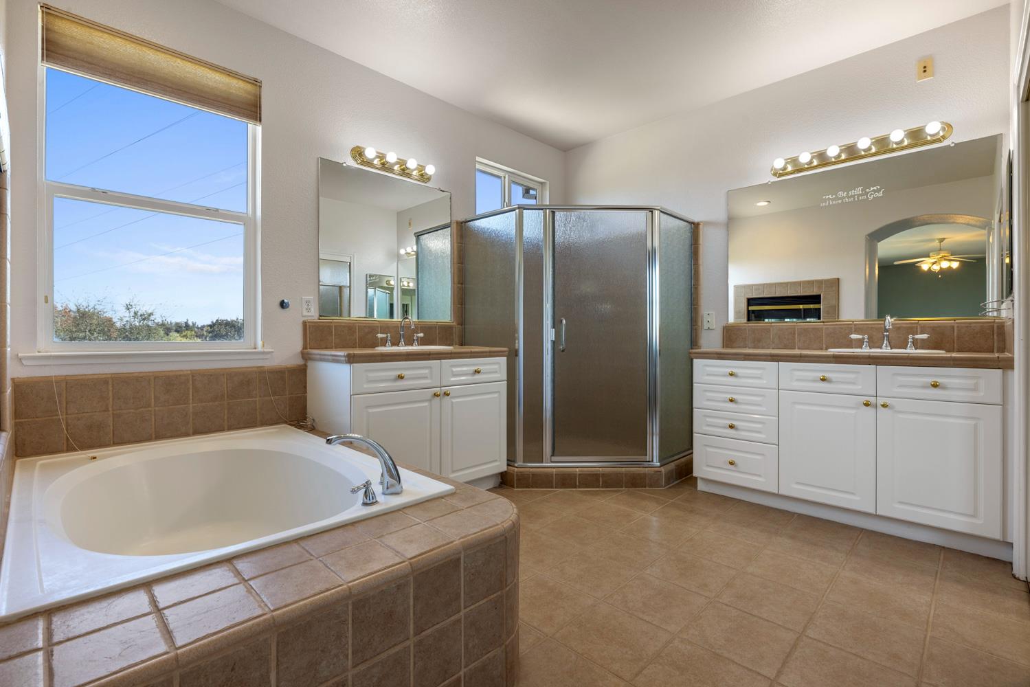 1584 Irvin Ct, Oakdale, CA 95361