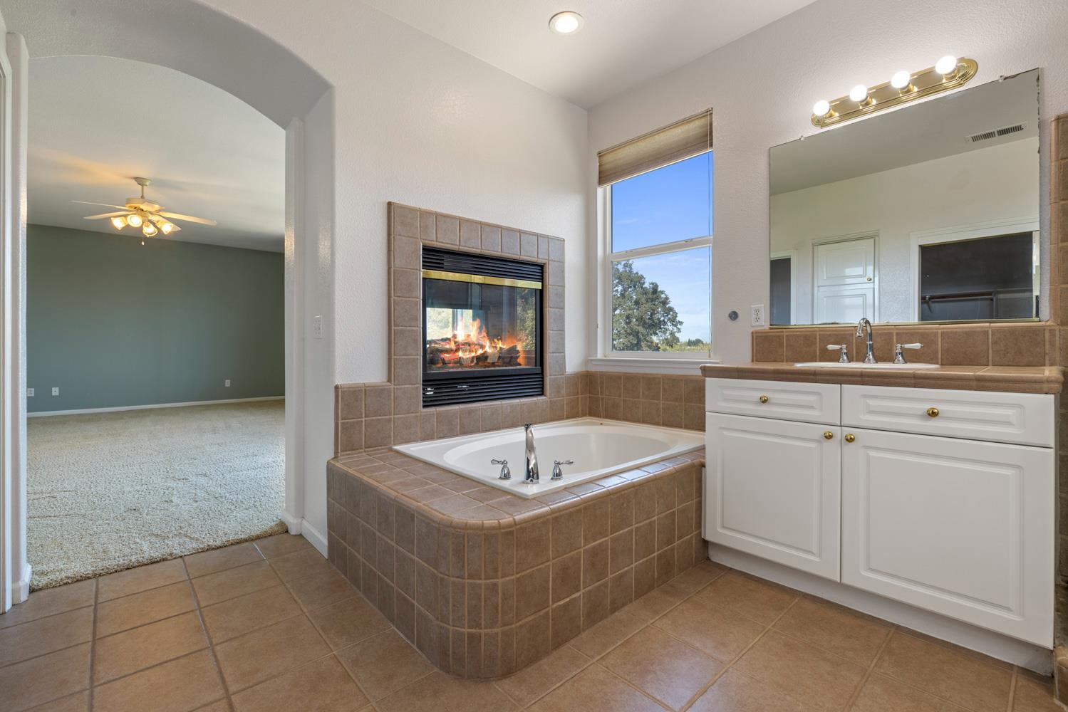 1584 Irvin Ct, Oakdale, CA 95361
