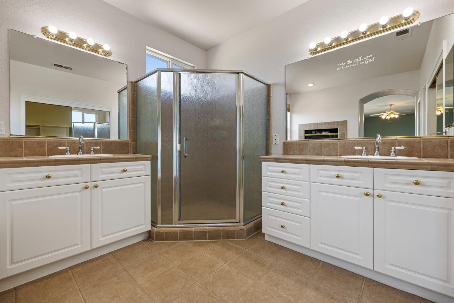 1584 Irvin Ct, Oakdale, CA 95361