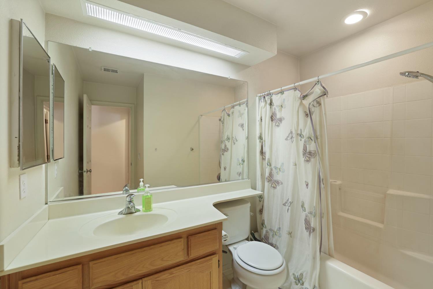 1198 Ruess Rd, Ripon, CA 95366