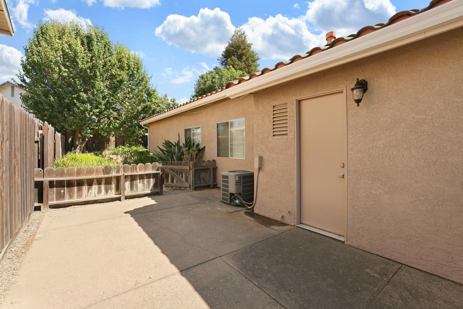 1198 Ruess Rd, Ripon, CA 95366