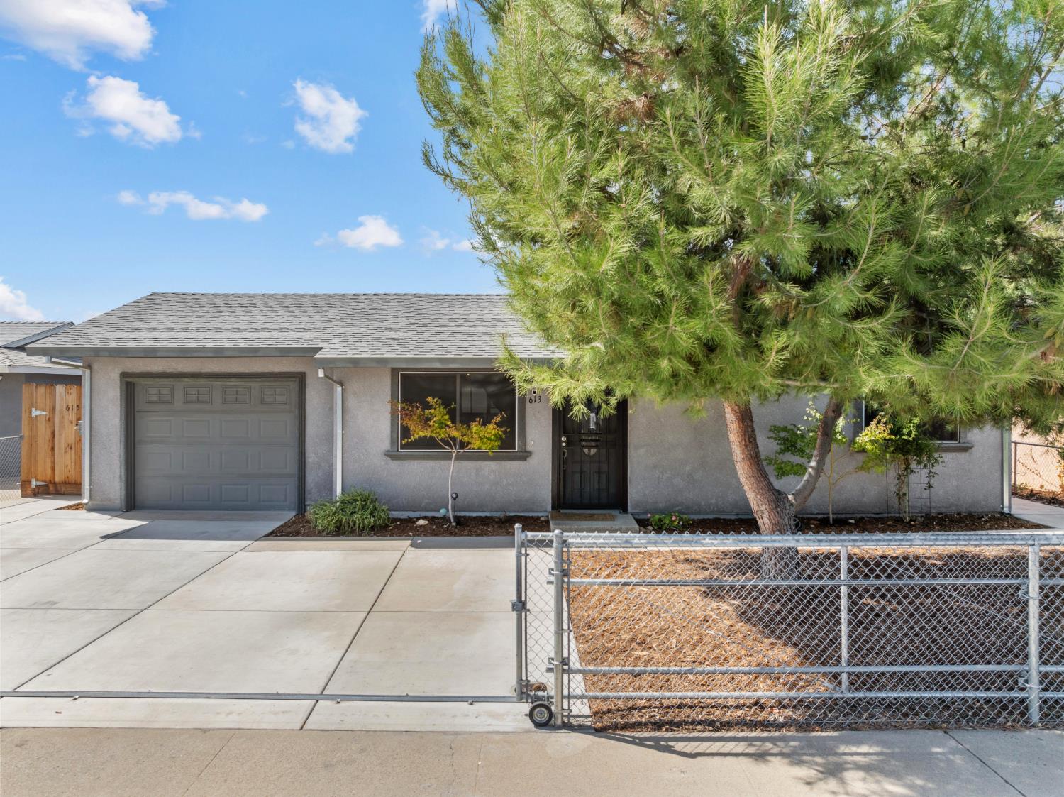 613 Summit Ct, Modesto, CA 95357