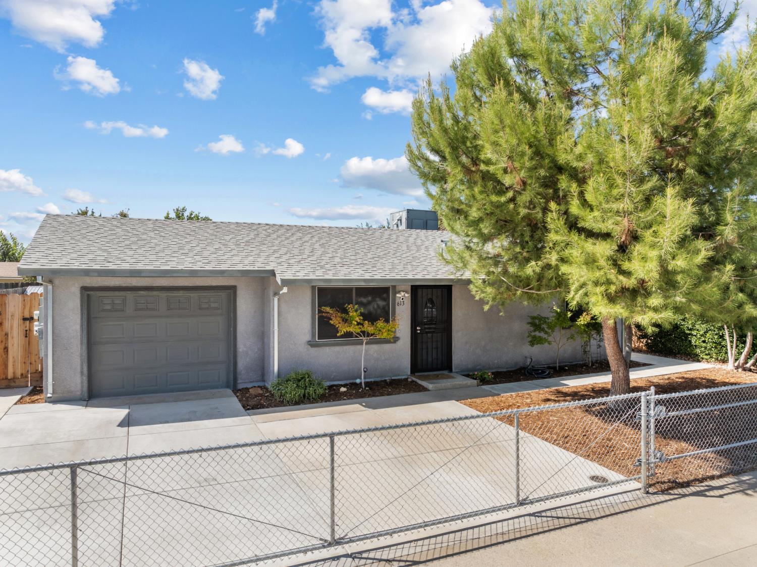 613 Summit Ct, Modesto, CA 95357