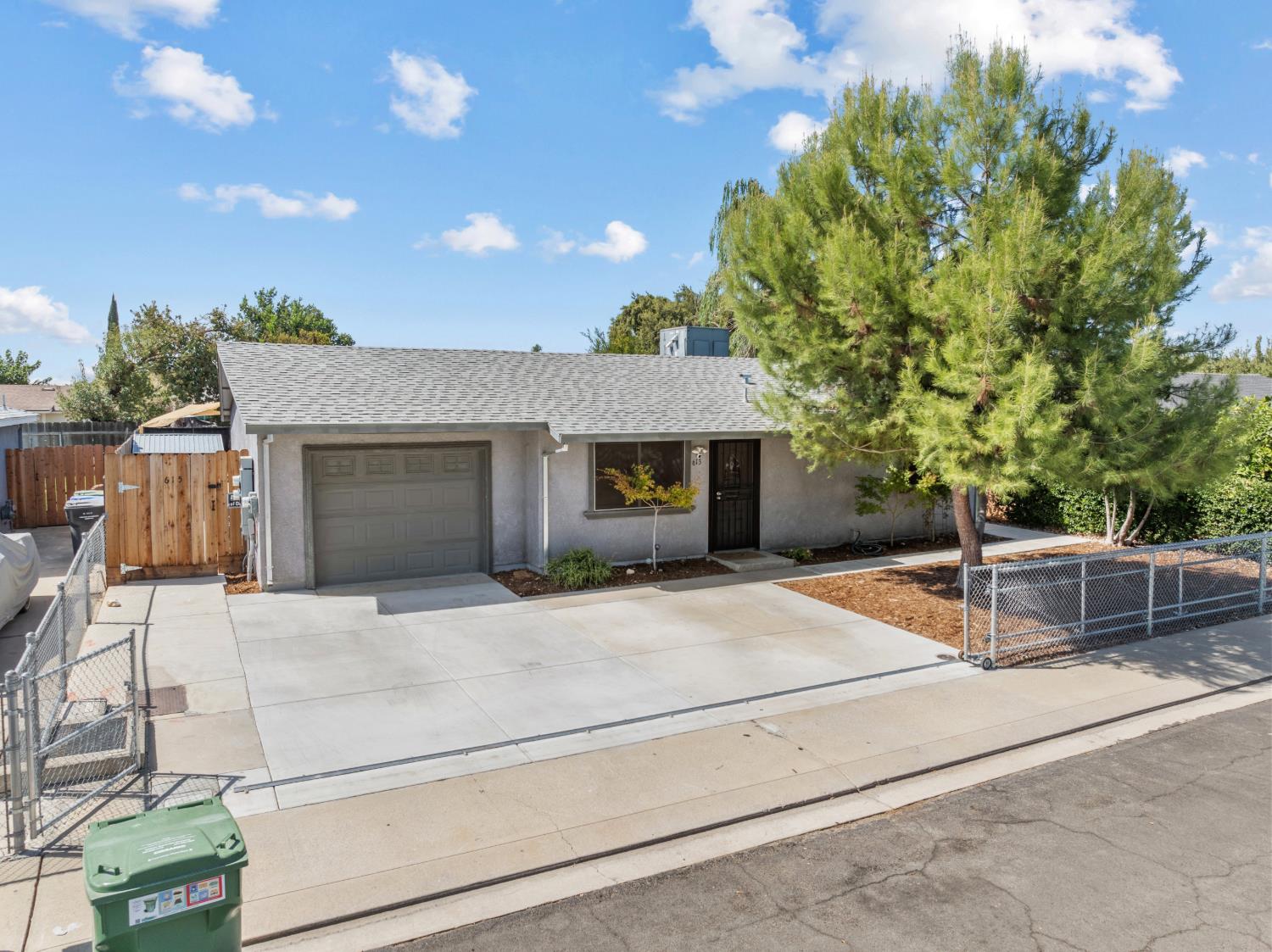613 Summit Ct, Modesto, CA 95357