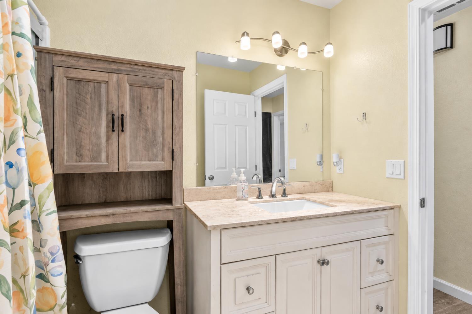 613 Summit Ct, Modesto, CA 95357