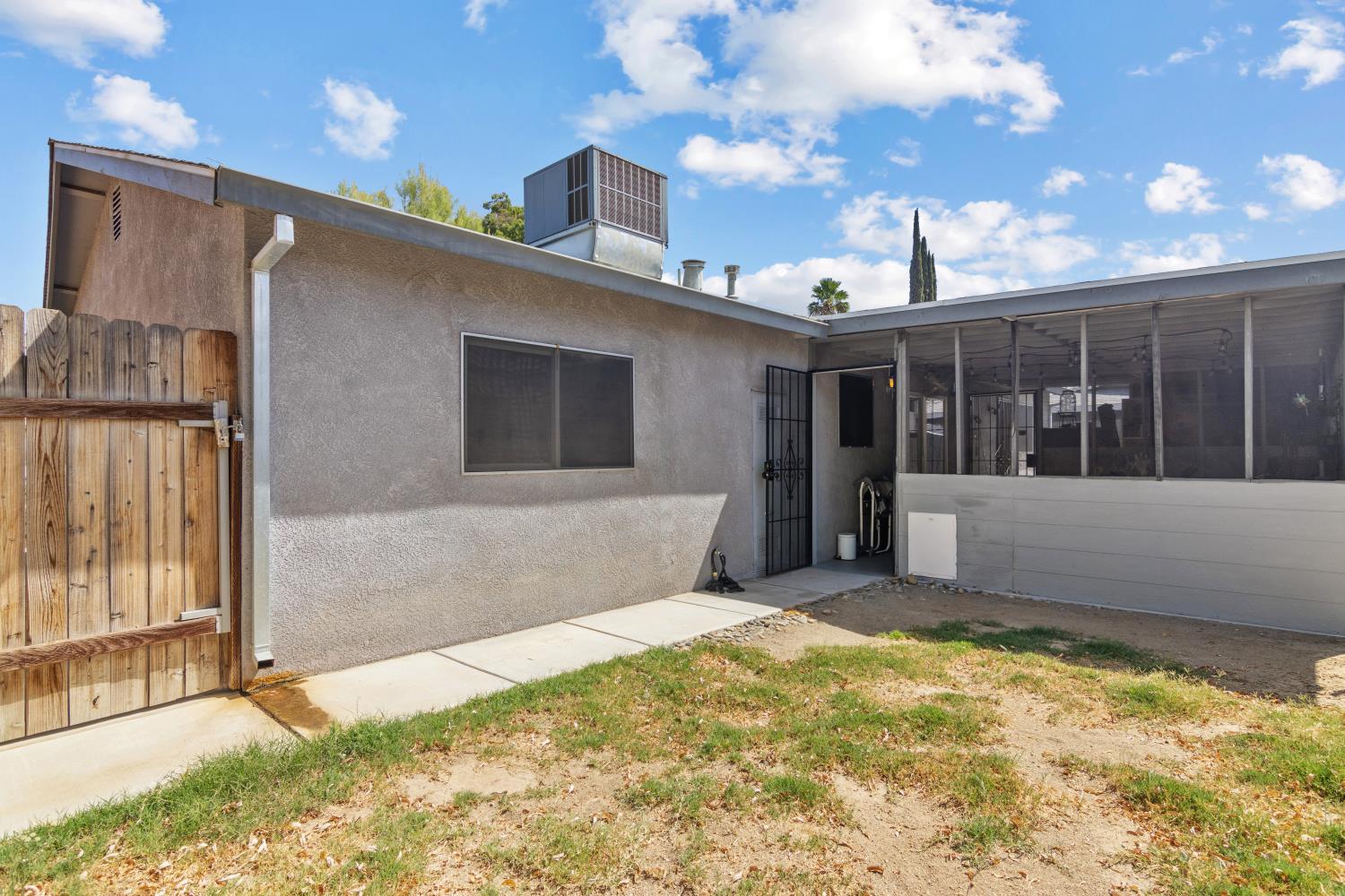 613 Summit Ct, Modesto, CA 95357