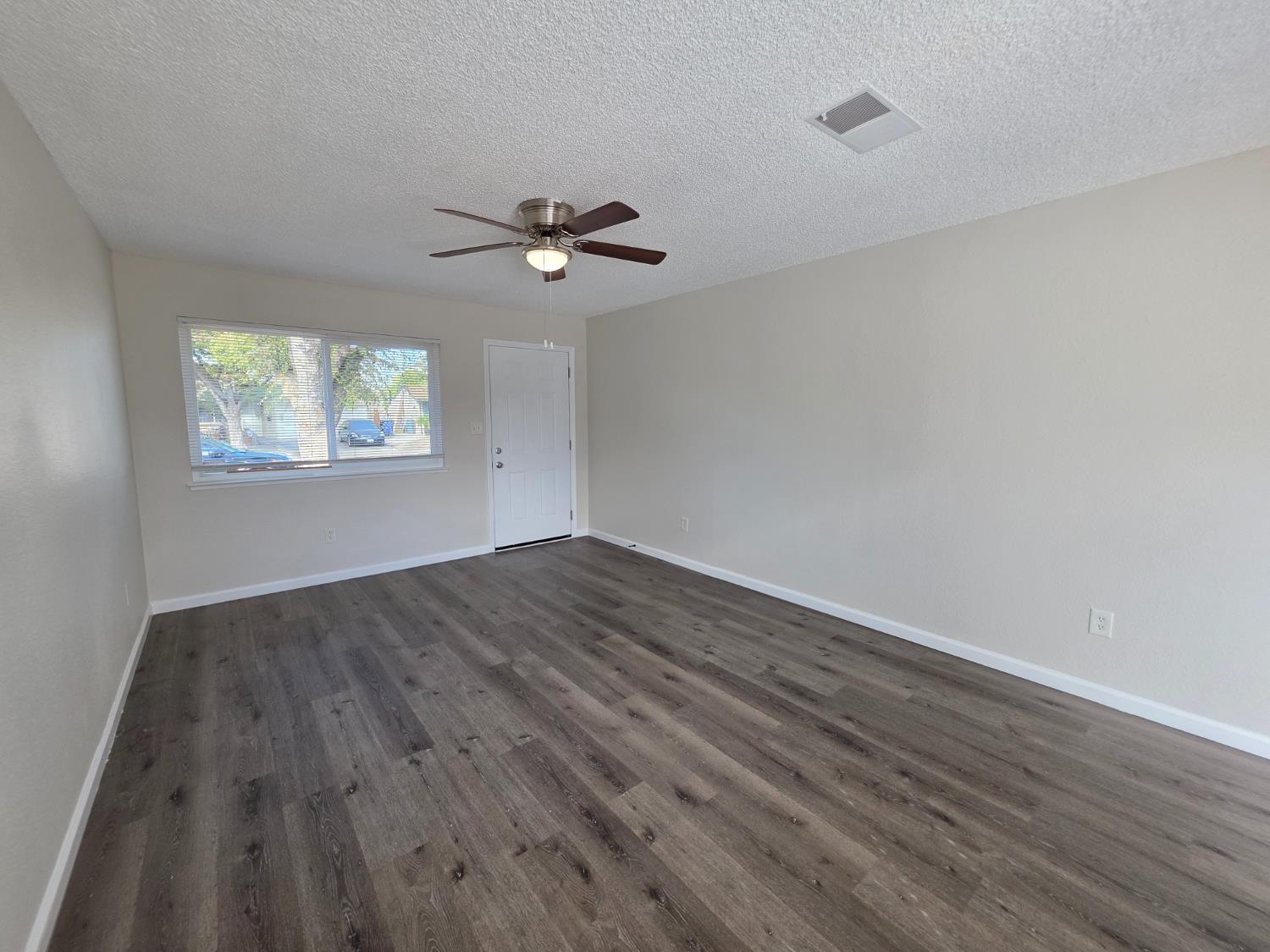 2836 Park Pl, Modesto, CA 95350