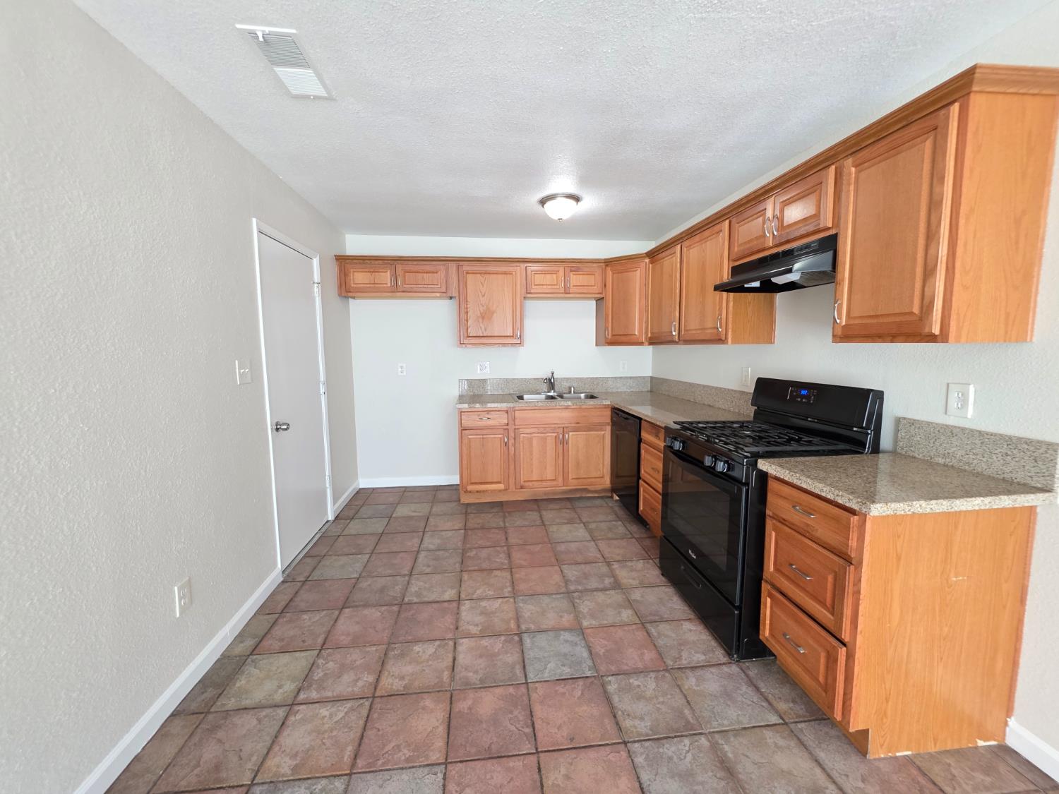 2836 Park Pl, Modesto, CA 95350