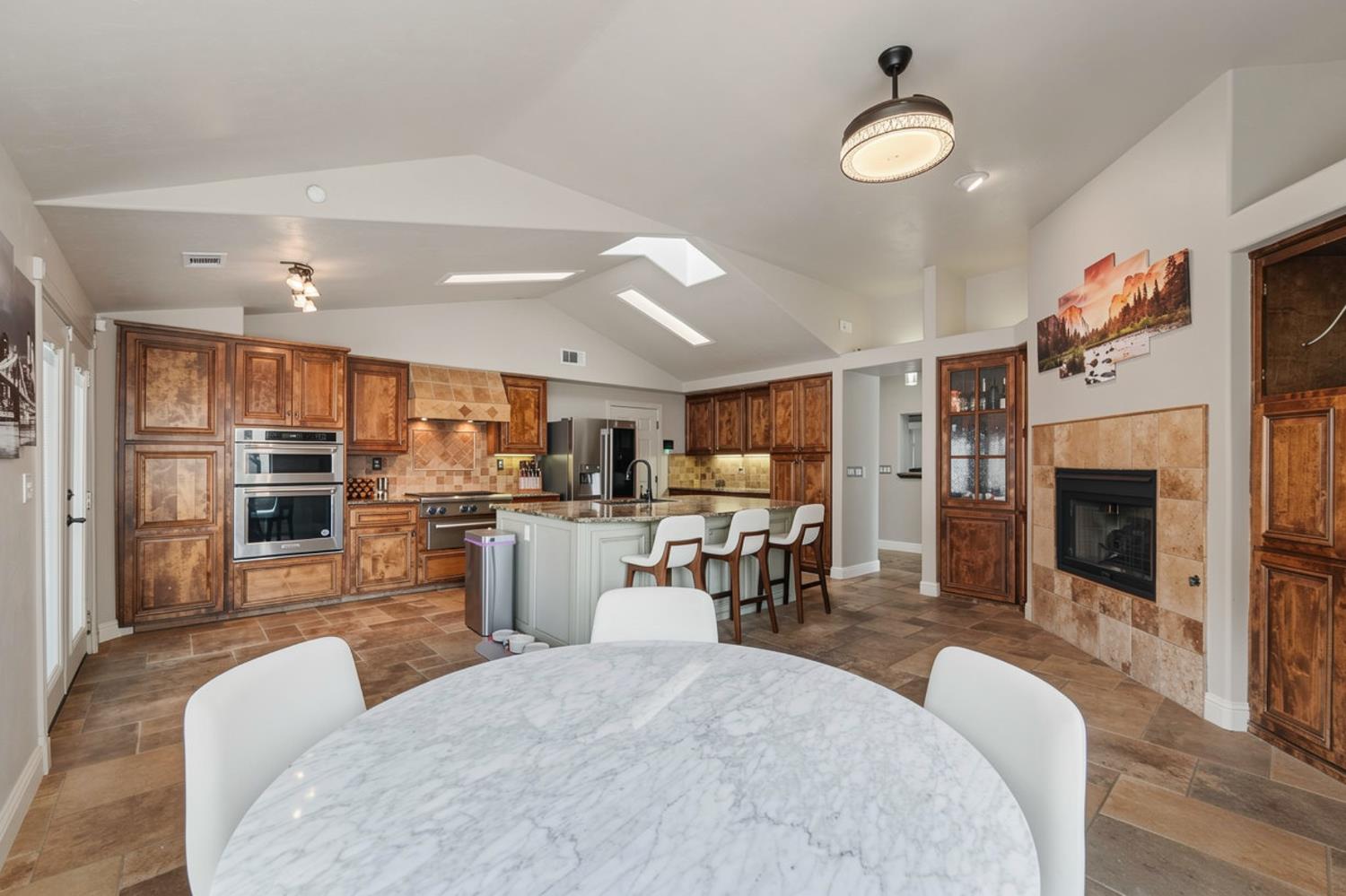 4221 Copper Creek Dr, Modesto, CA 95355