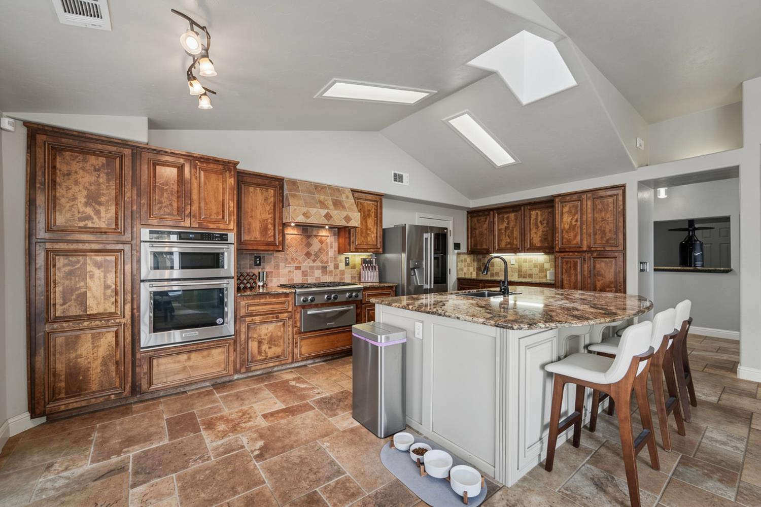4221 Copper Creek Dr, Modesto, CA 95355