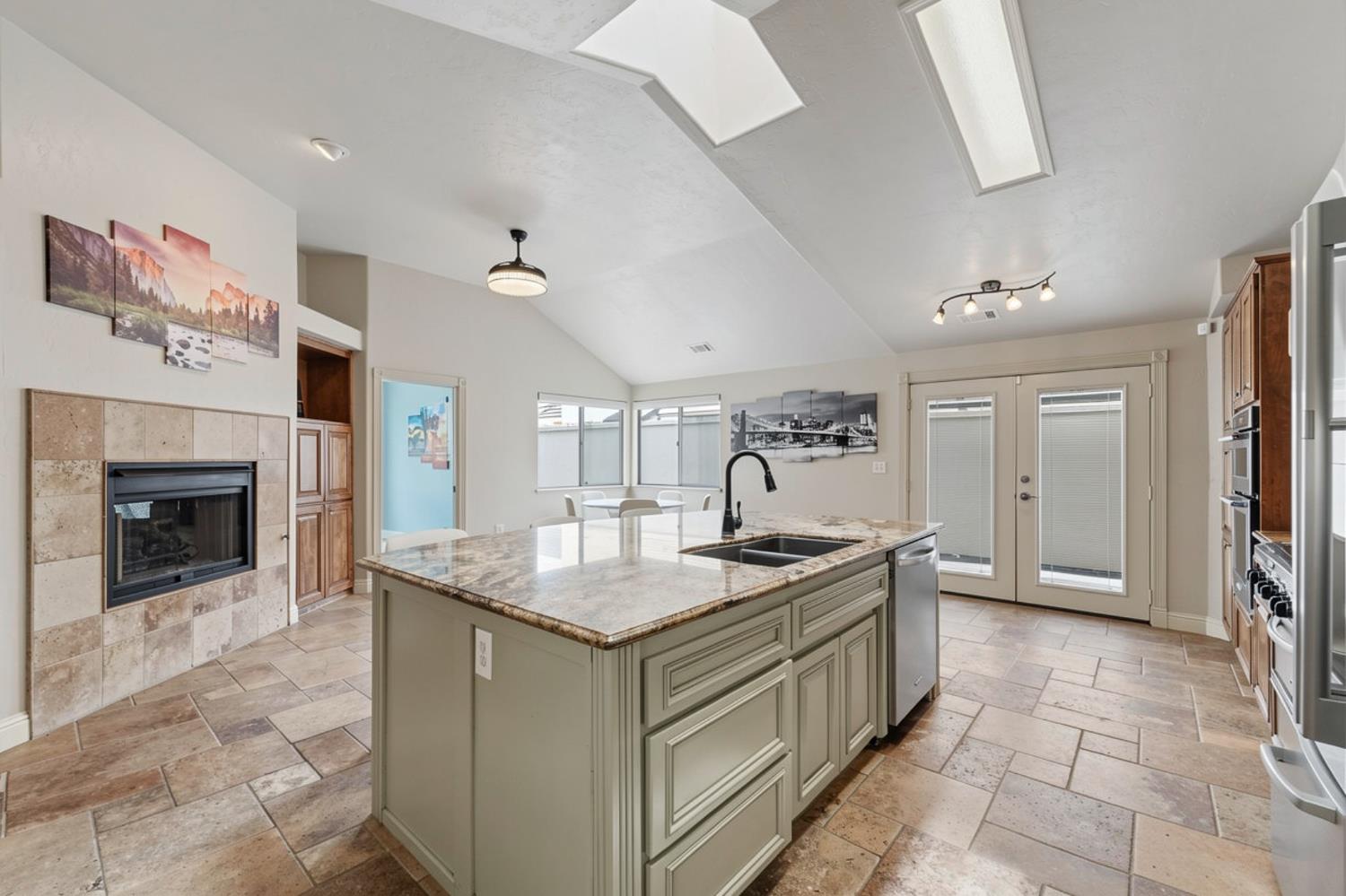 4221 Copper Creek Dr, Modesto, CA 95355