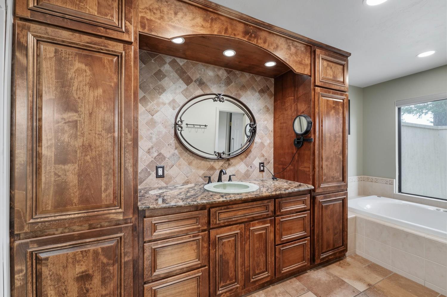 4221 Copper Creek Dr, Modesto, CA 95355