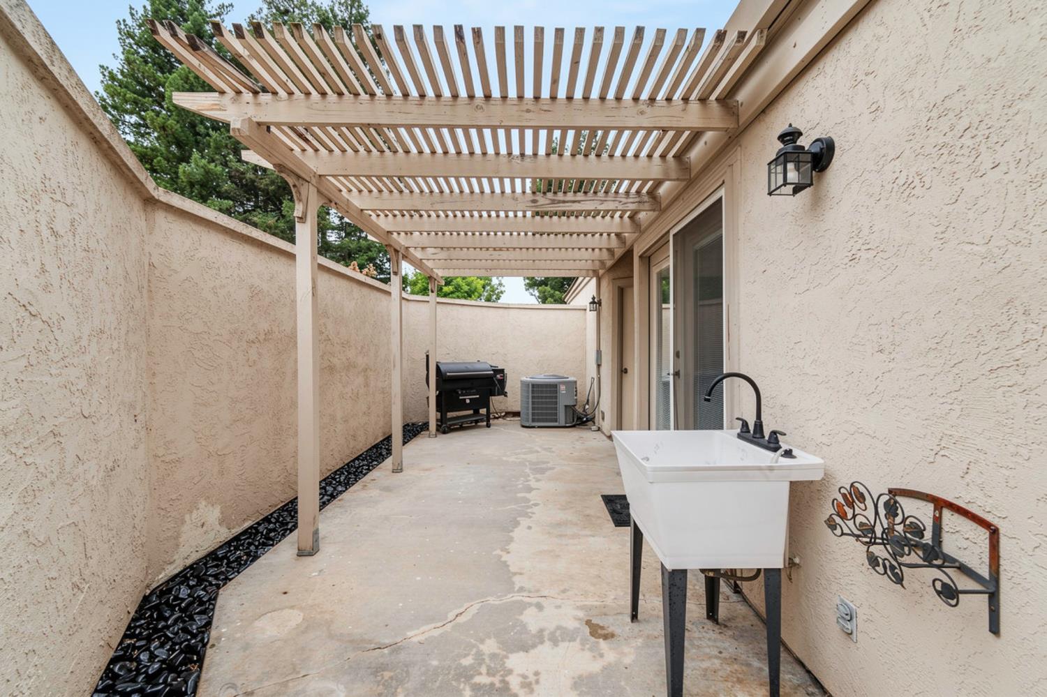 4221 Copper Creek Dr, Modesto, CA 95355