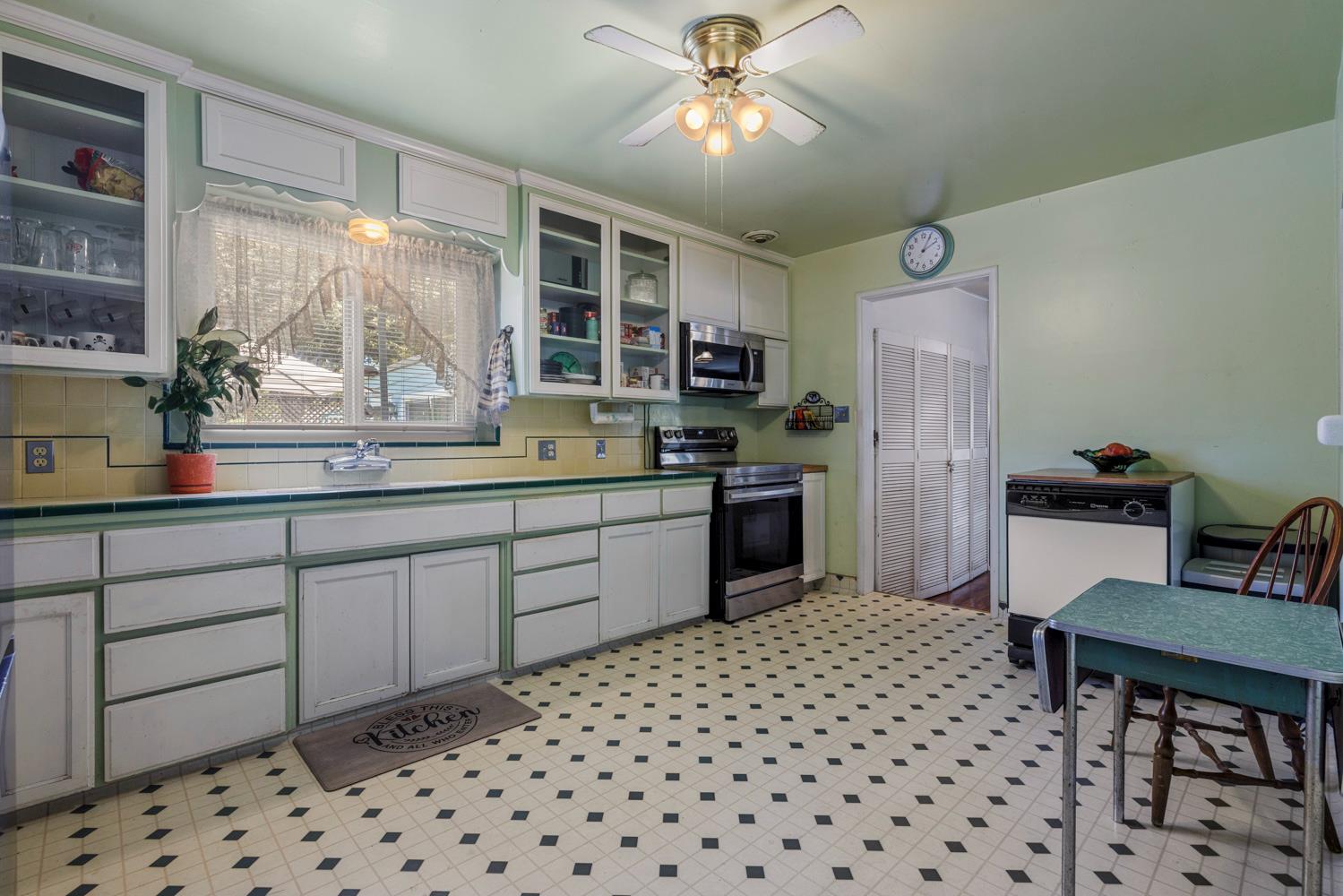 1106 Columbia Way, Modesto, CA 95350