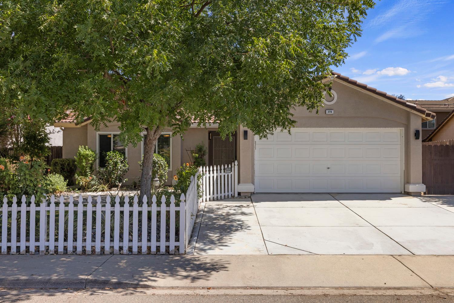 379 Shalako Dr, Oakdale, CA 95361