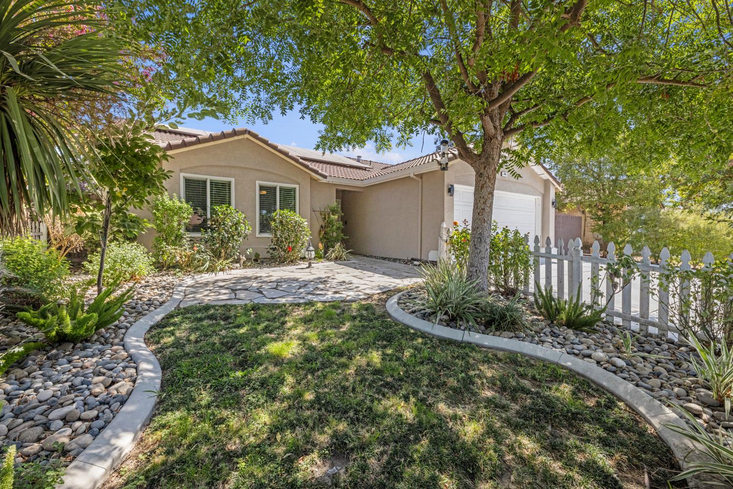 379 Shalako Dr, Oakdale, CA 95361