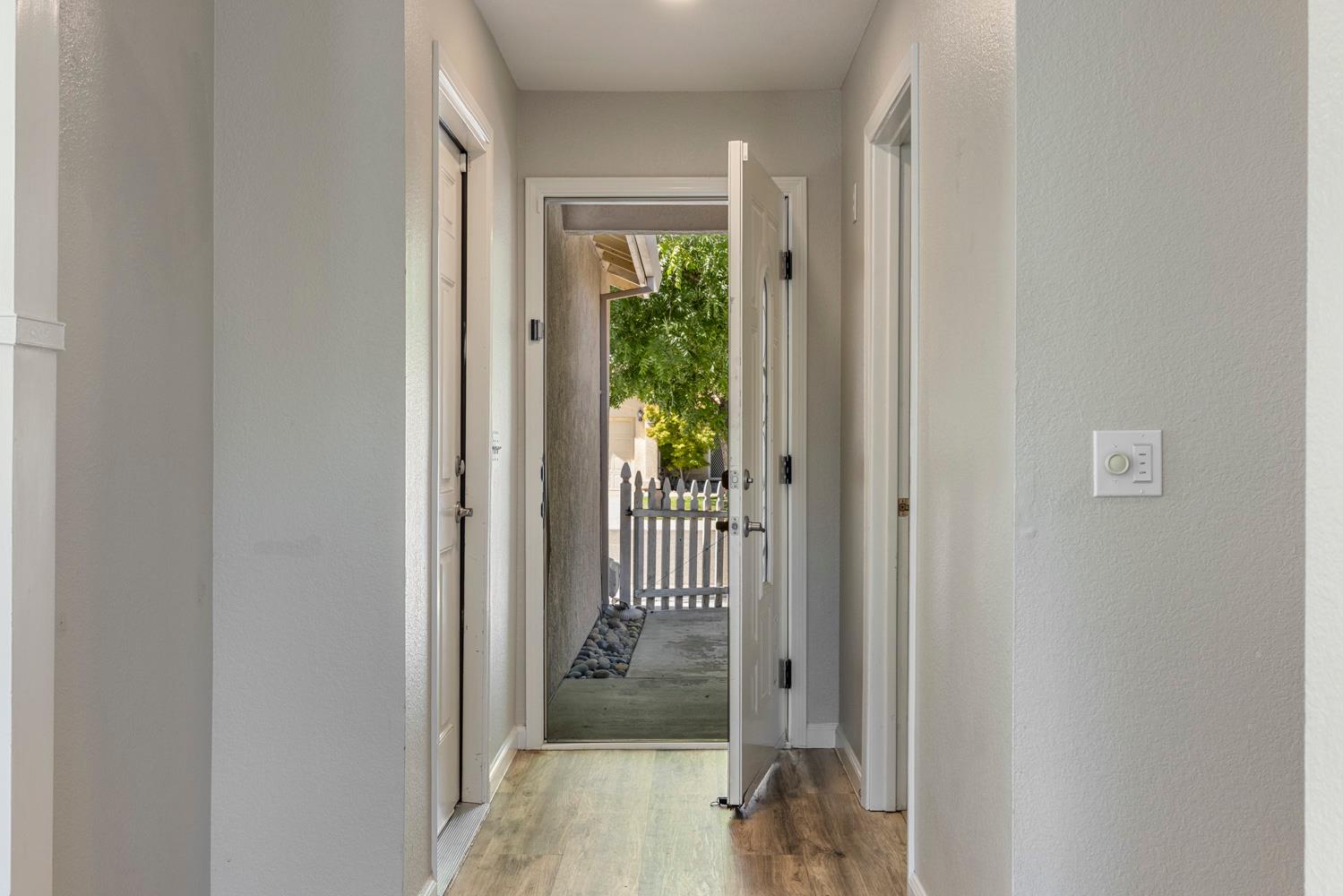 379 Shalako Dr, Oakdale, CA 95361