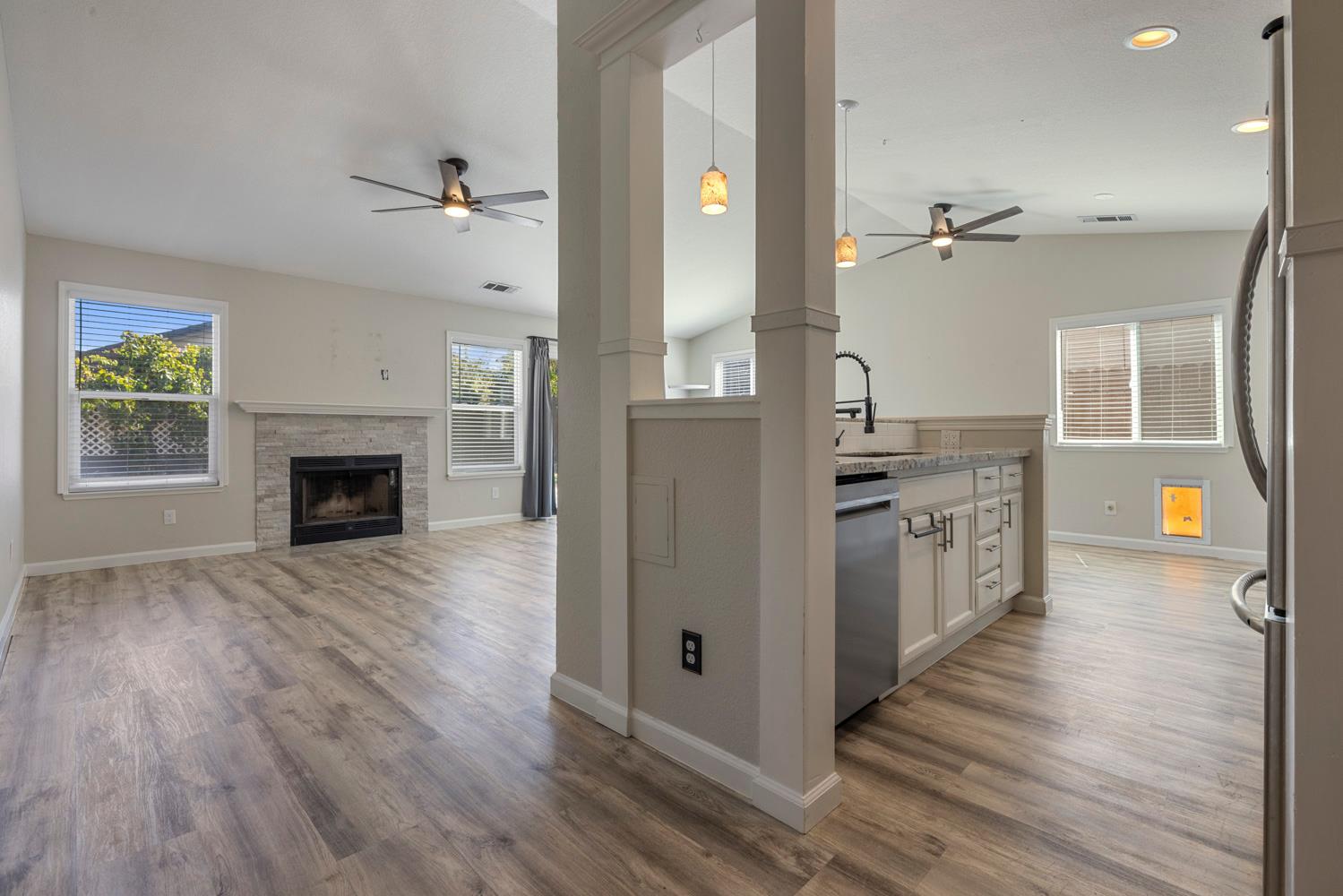 379 Shalako Dr, Oakdale, CA 95361