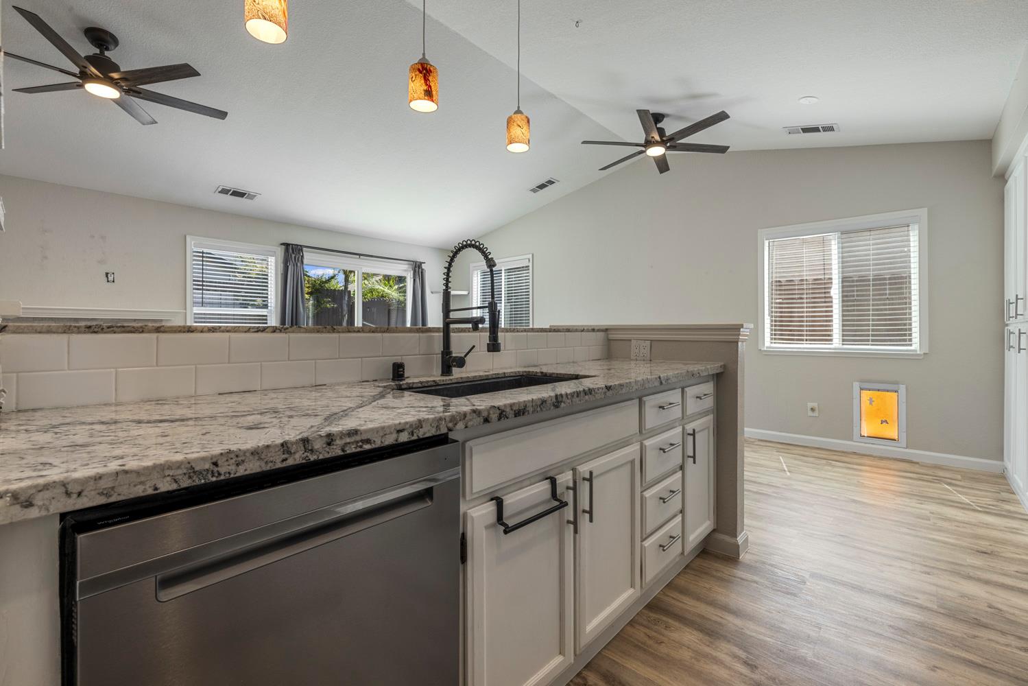 379 Shalako Dr, Oakdale, CA 95361