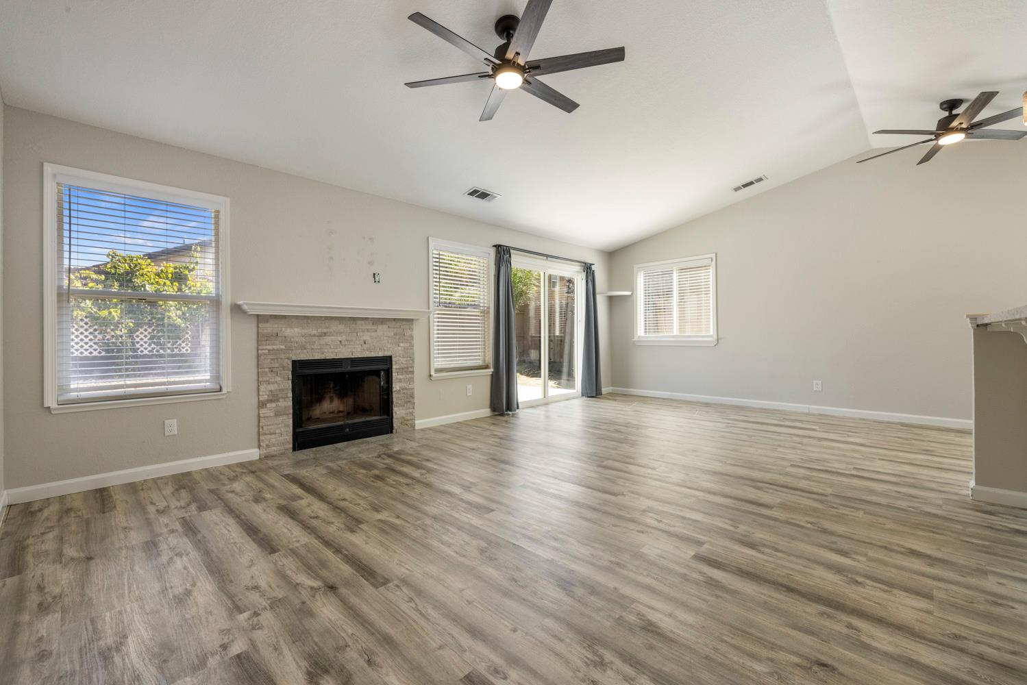 379 Shalako Dr, Oakdale, CA 95361
