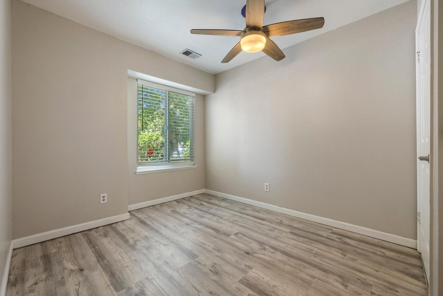 379 Shalako Dr, Oakdale, CA 95361