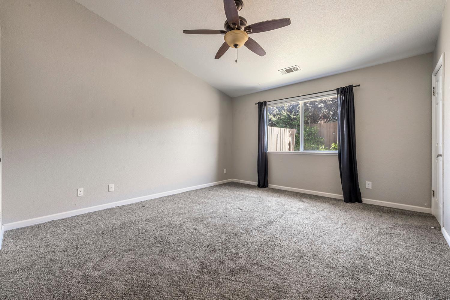379 Shalako Dr, Oakdale, CA 95361
