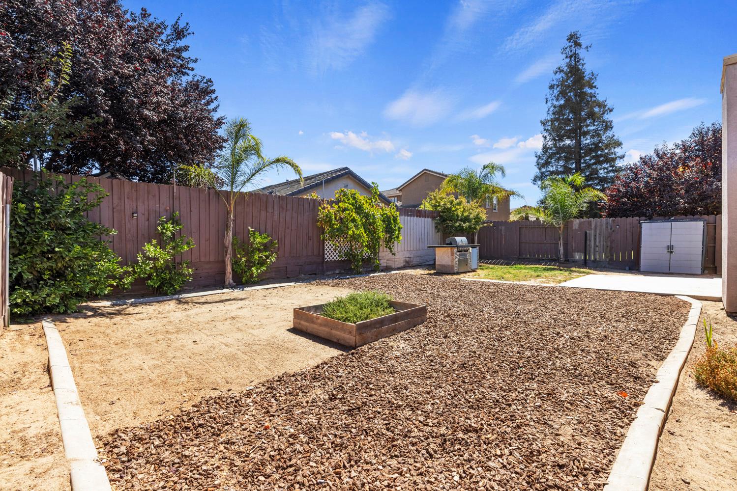 379 Shalako Dr, Oakdale, CA 95361