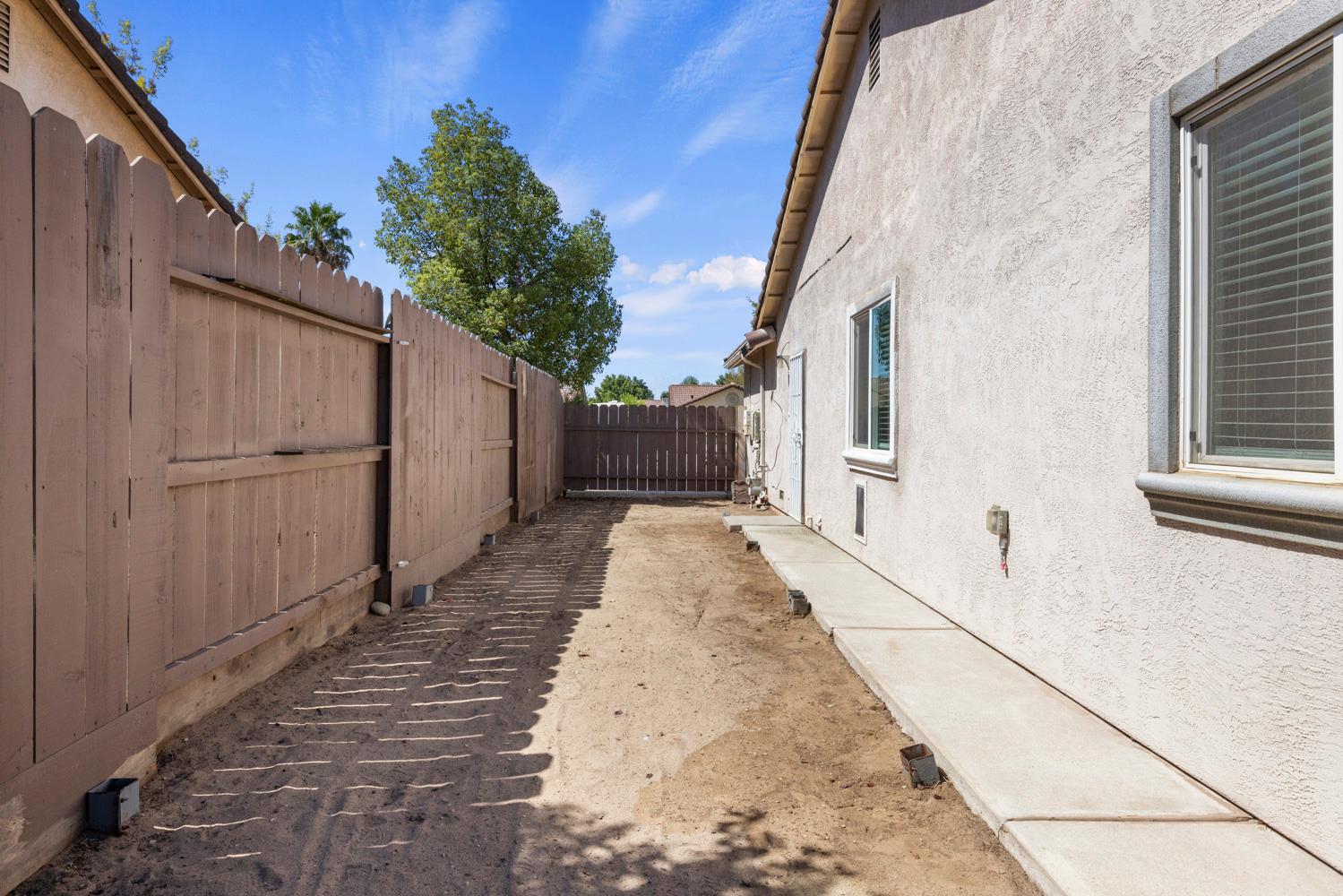 379 Shalako Dr, Oakdale, CA 95361