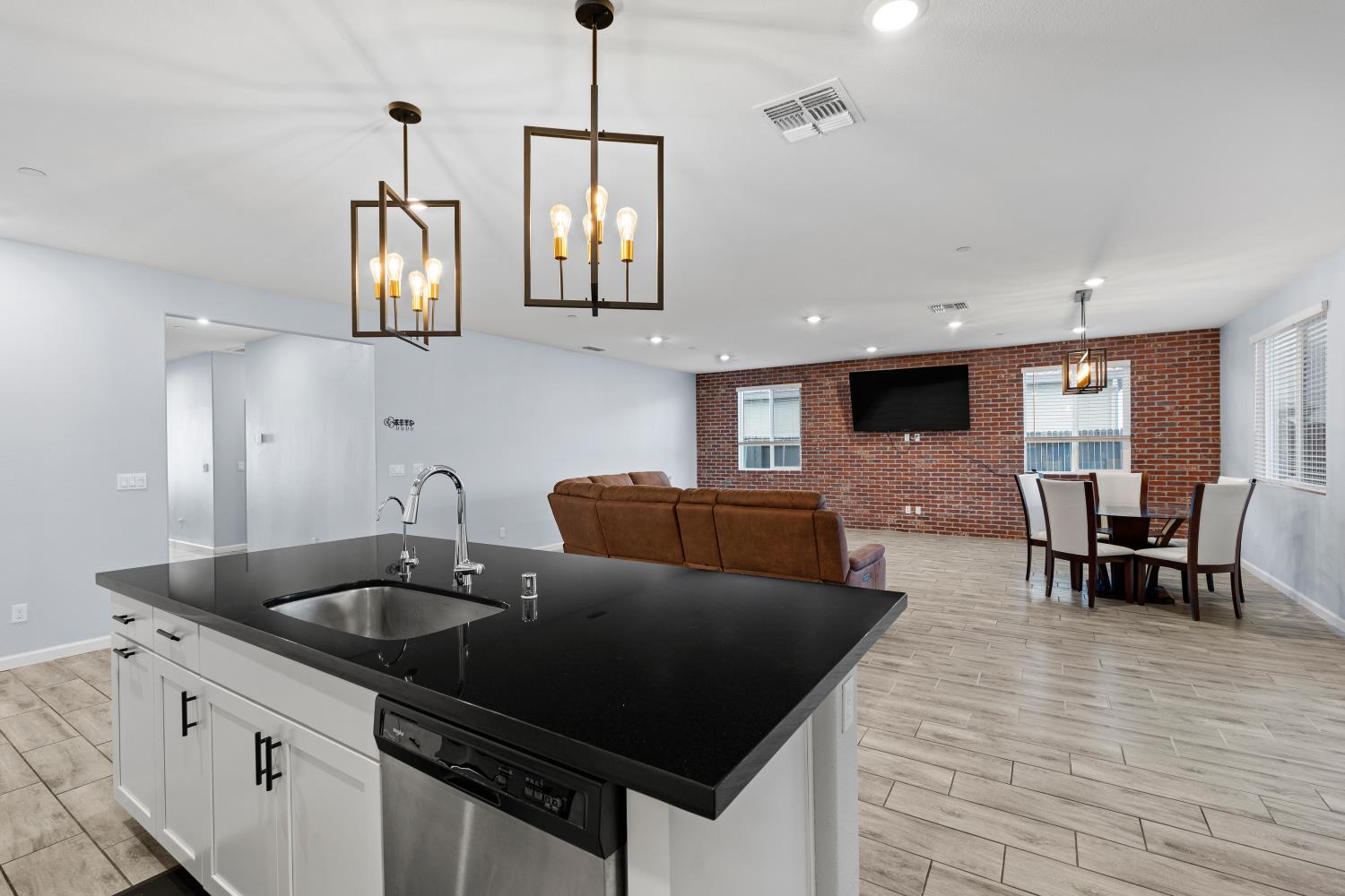 2182 River Willow Ave, Manteca, CA 95337