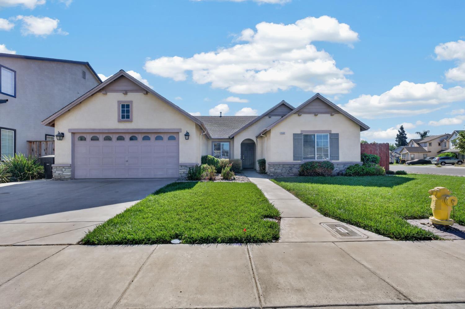 2502 Meadowgate Dr, Riverbank, CA 95367
