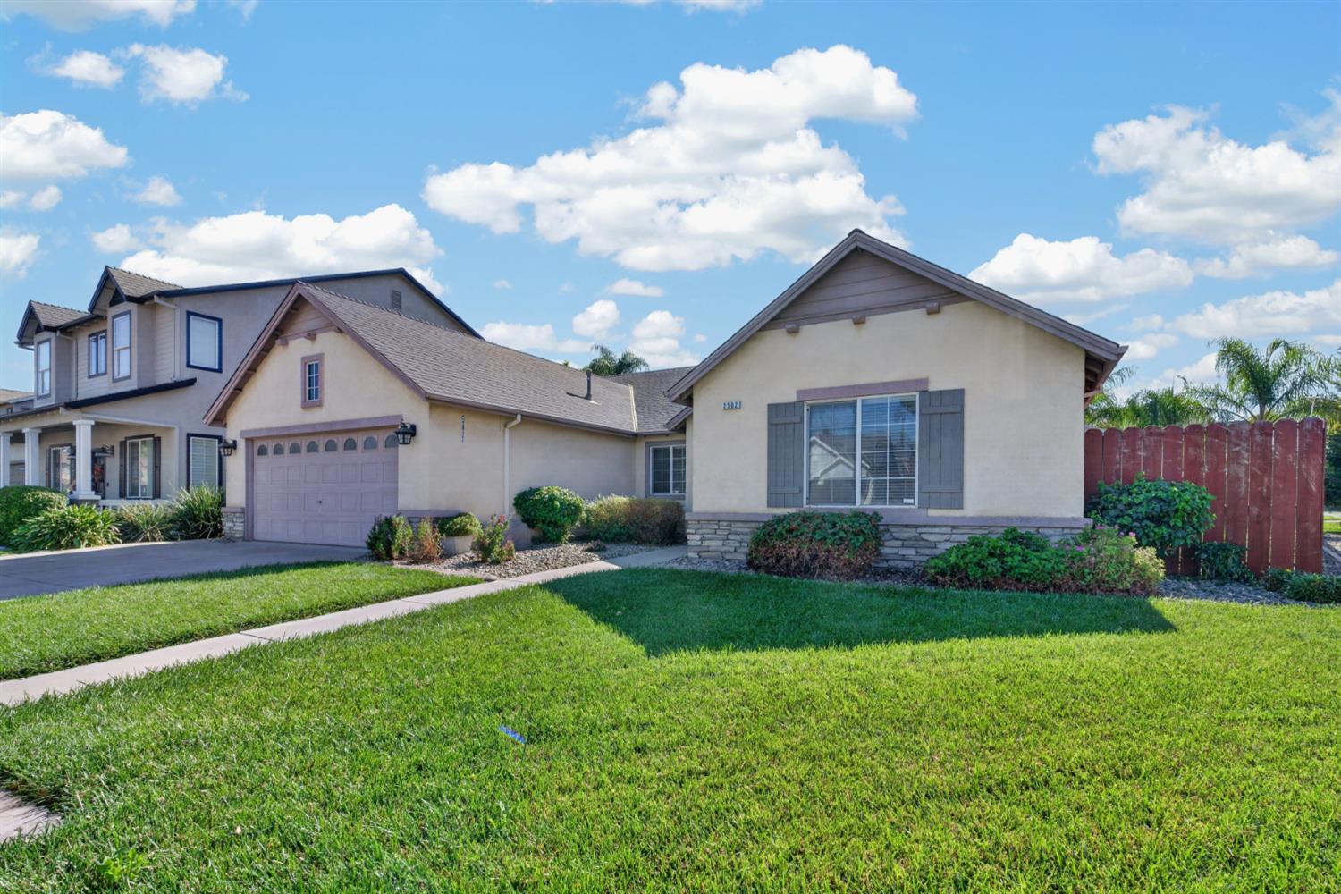 2502 Meadowgate Dr, Riverbank, CA 95367