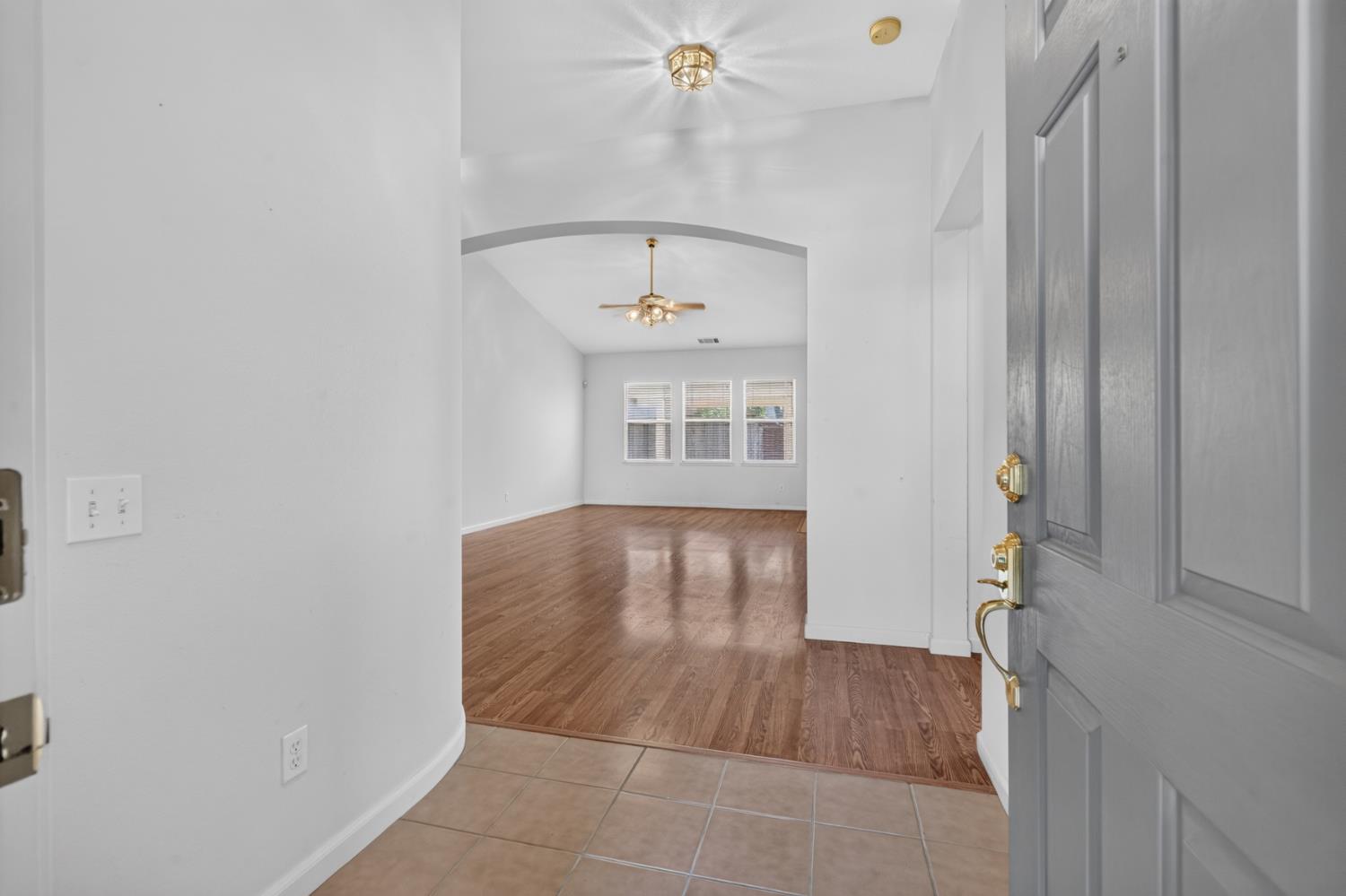 2502 Meadowgate Dr, Riverbank, CA 95367