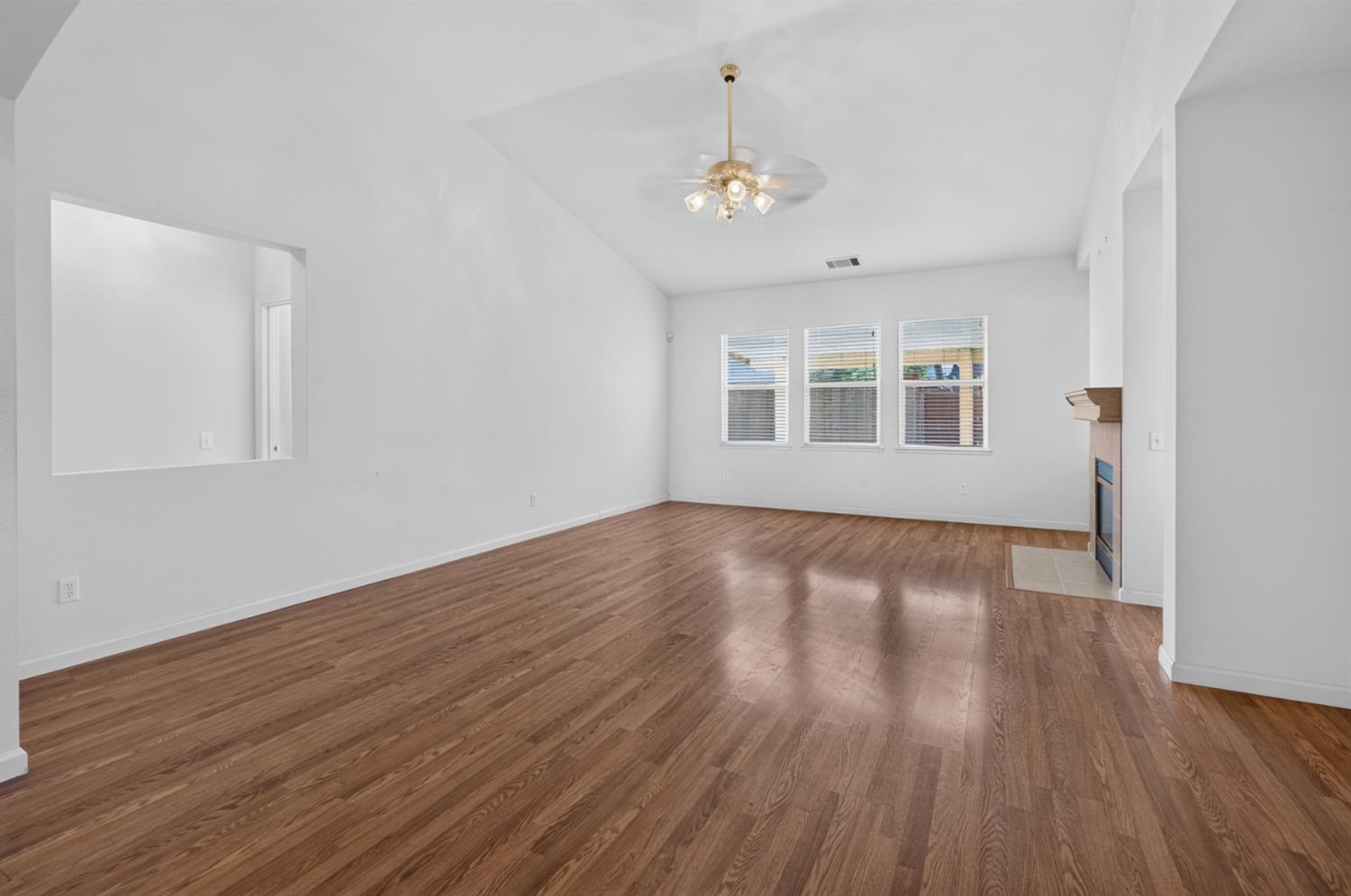 2502 Meadowgate Dr, Riverbank, CA 95367