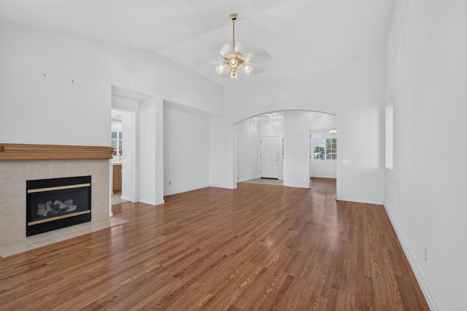 2502 Meadowgate Dr, Riverbank, CA 95367