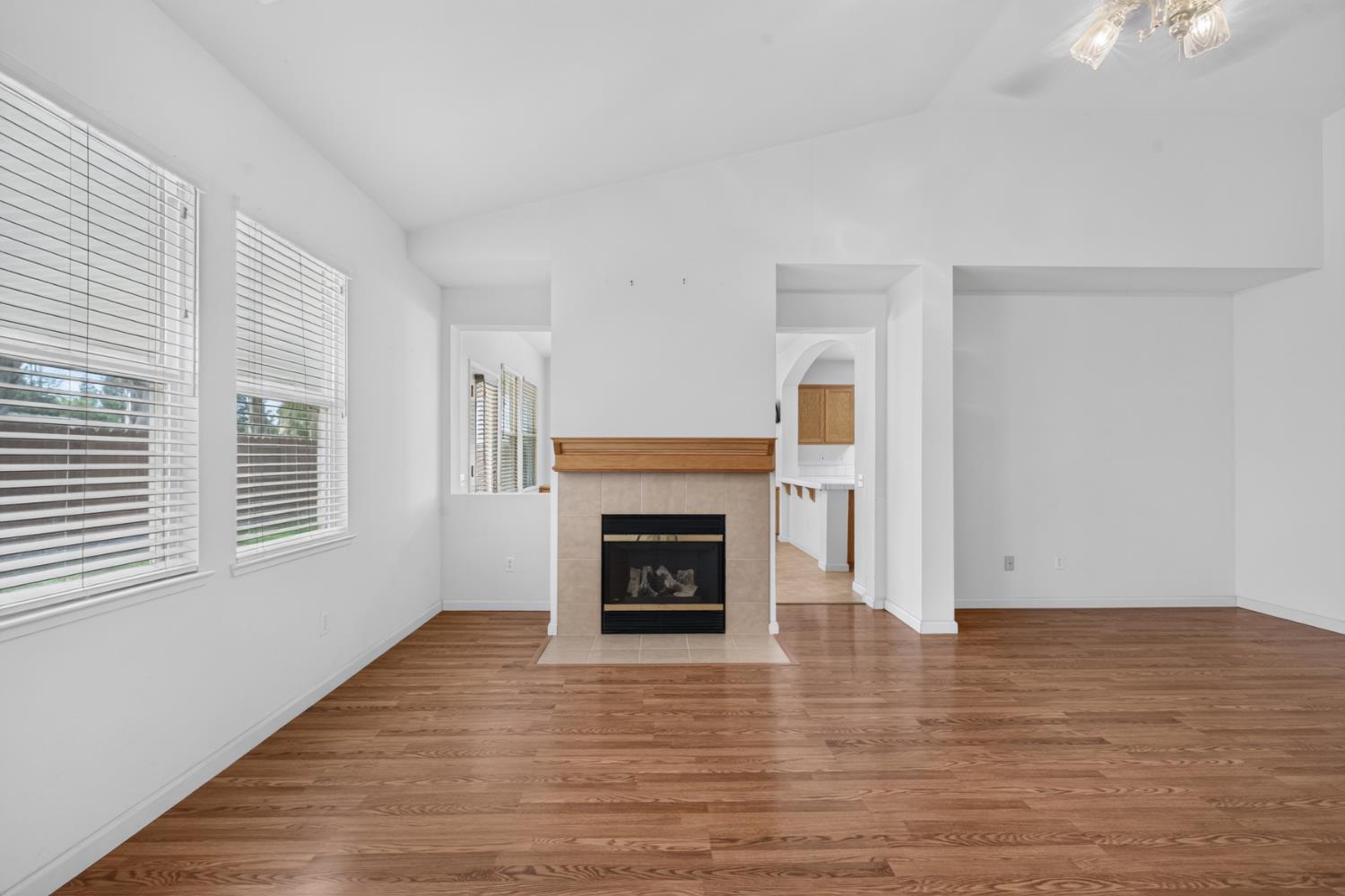 2502 Meadowgate Dr, Riverbank, CA 95367