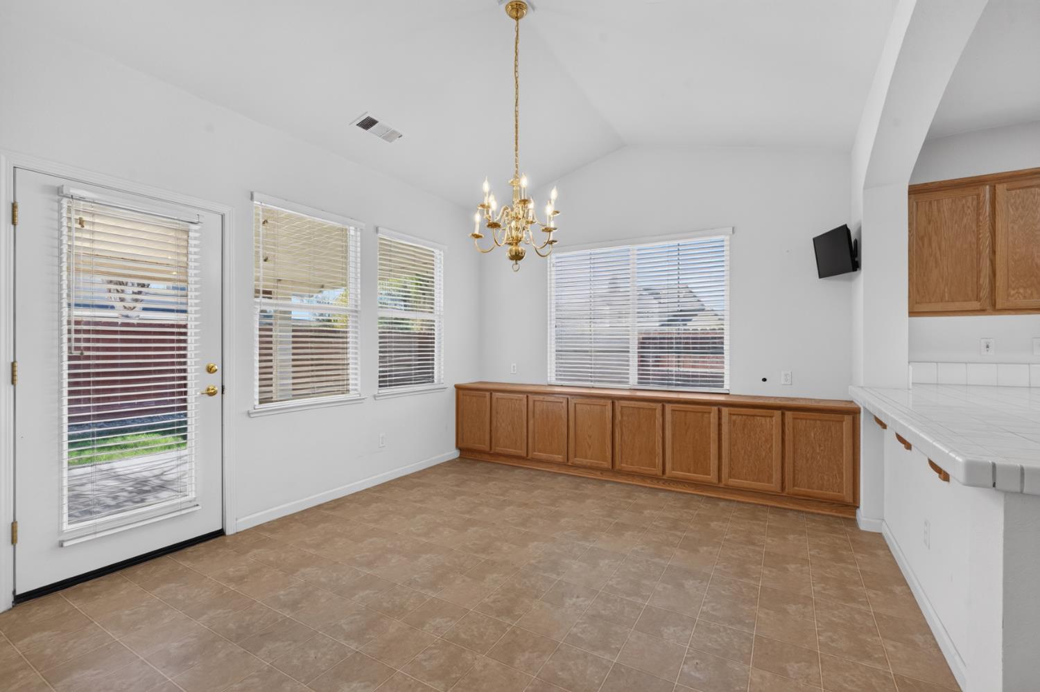 2502 Meadowgate Dr, Riverbank, CA 95367