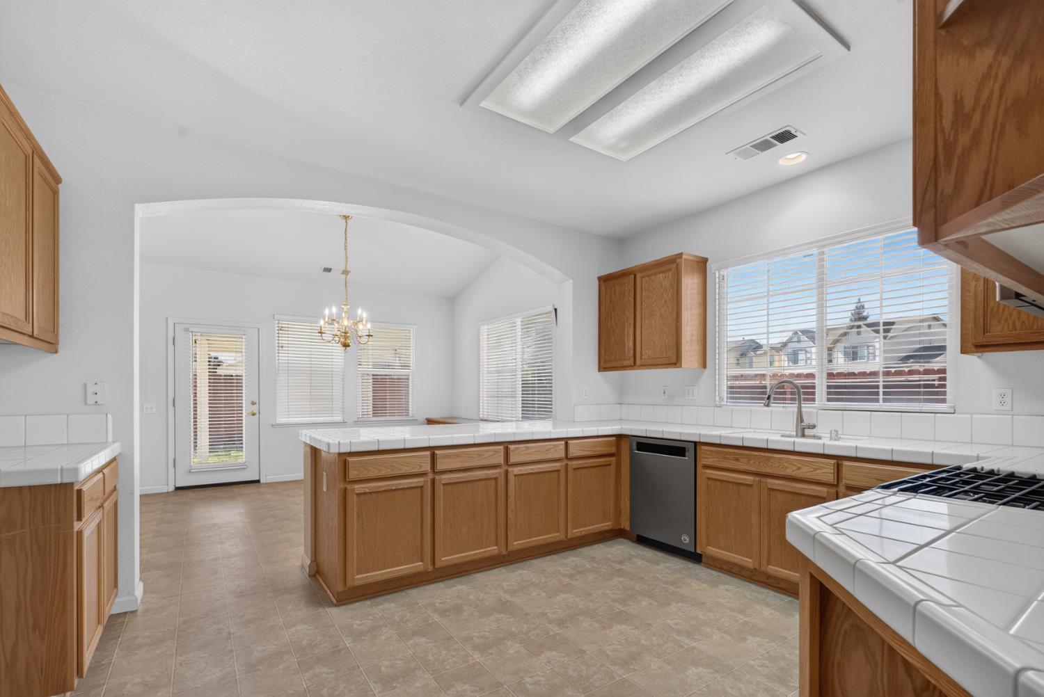 2502 Meadowgate Dr, Riverbank, CA 95367